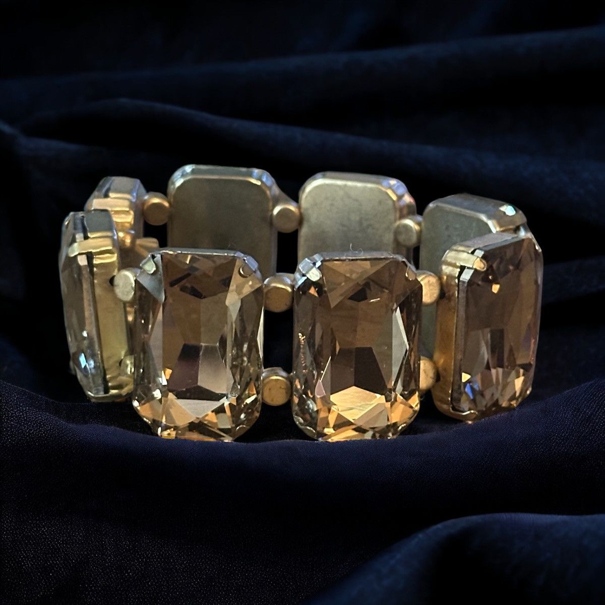 Other Gold tone faceted rectangular glass stones stretch bracelet Size ONE SIZE - 1 Thumbnail