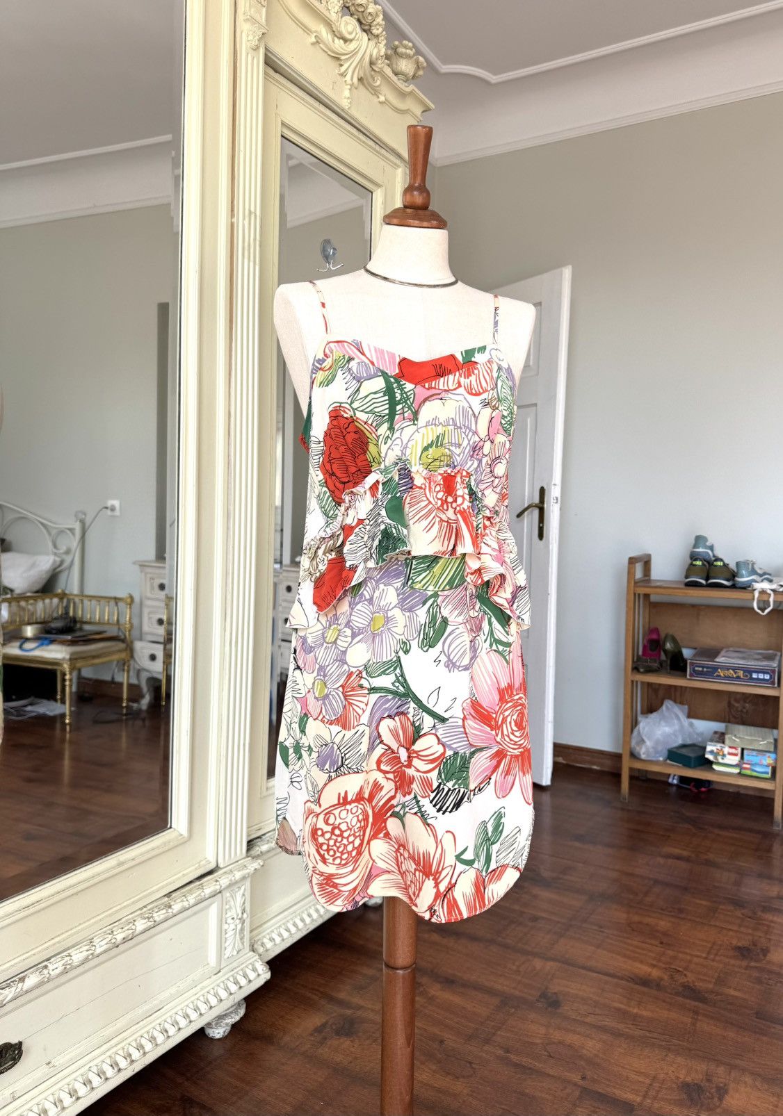 Stella McCartney 100% Silk Stella McCartney mini dress great condition Size M / US 6-8 / IT 42-44 - 1 Thumbnail