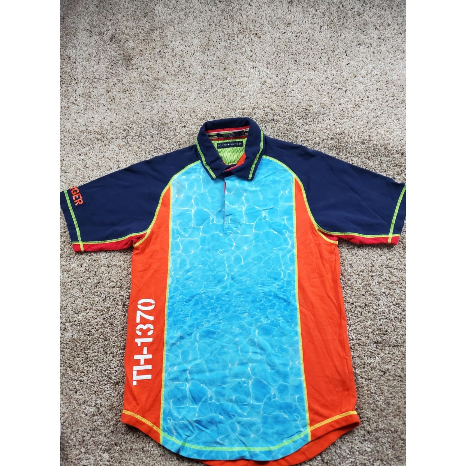 Tommy Hilfiger VINTAGE Tommy Hilfiger Polo Shirt Mens L Blue Graphic Print Short Sleeve Casual Shirt Polo Mens L Blue Graphic Print 90s Size US L / EU 52-54 / 3 - 2 Thumbnail