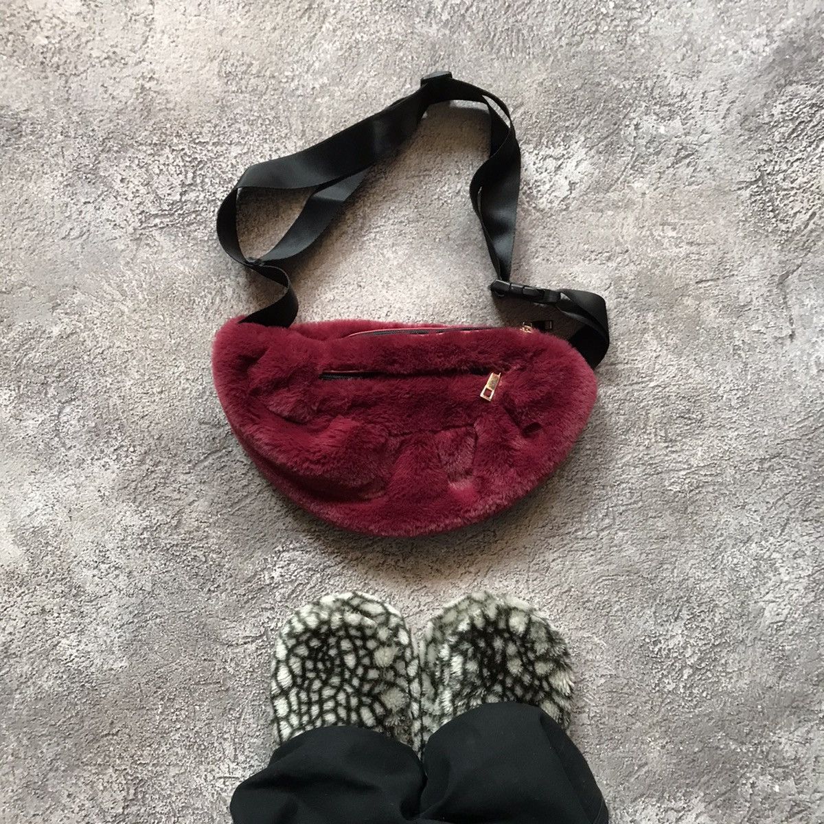 Vintage Vintage Y2K Fuzzy Banana Bag Japanese Archive Streetwear OS Size ONE SIZE - 1 Thumbnail