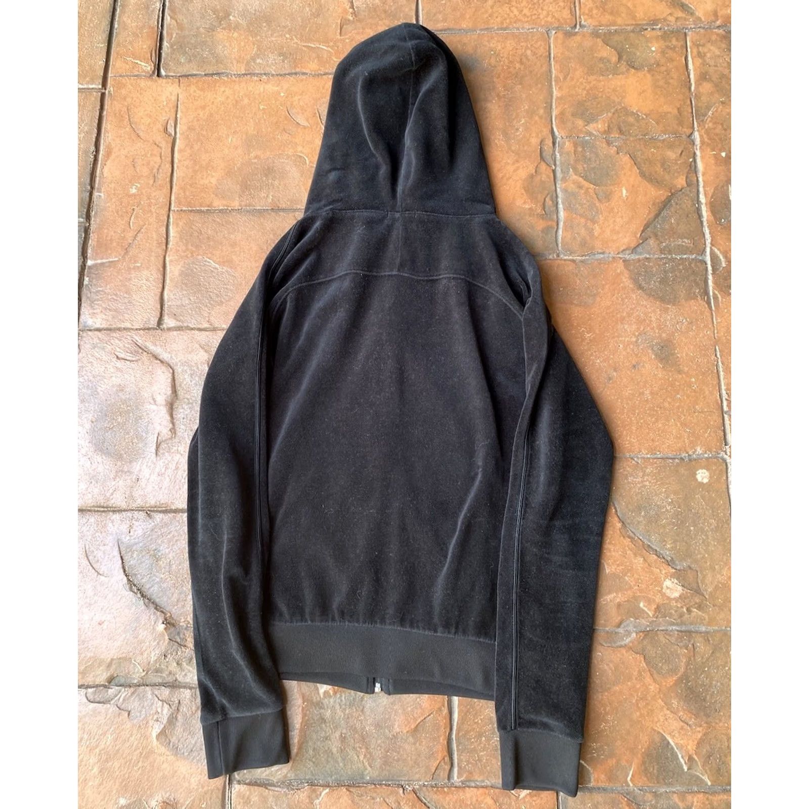 Juicy Couture VINTAGE Juicy Couture Velour Full Zip Hooded Jacket Shirt Womens Small Black Velour Rhinestone Retro 2000s Barbi(e) Celebrity Logo 90s 00s Size S / US 4 / IT 40 - 3 Thumbnail
