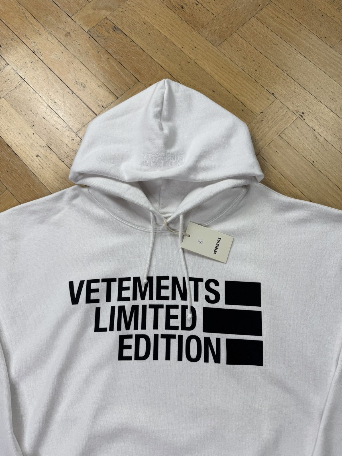 Vetements Vetements Limited Edition Logo Oversize Hoodie Size US L / EU 52-54 / 3 - 2 Thumbnail