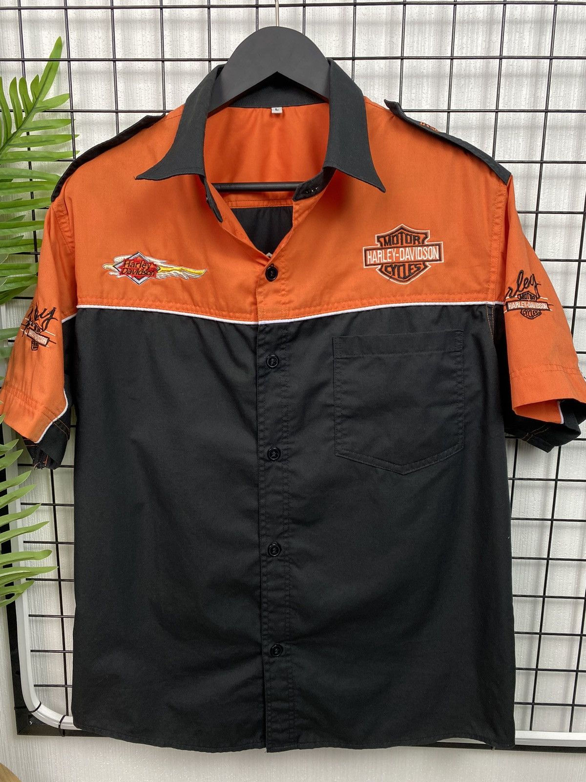 Vintage Vintage Harley Davidson Big Logo Short Sleeve Button Shirt L Size US L / EU 52-54 / 3 - 3 Thumbnail