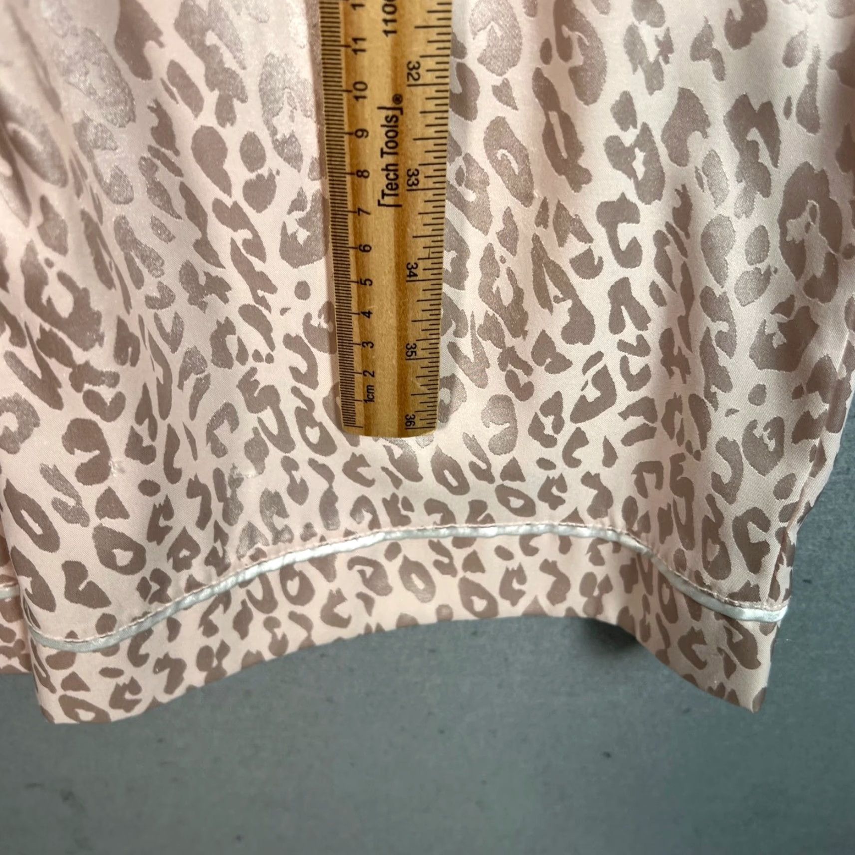 BCBGeneration BCBGMAXAZRIA Womens Size Small Pink Leopard Satin Lounge Pants Size 28" / US 6 / IT 42 - 6 Thumbnail