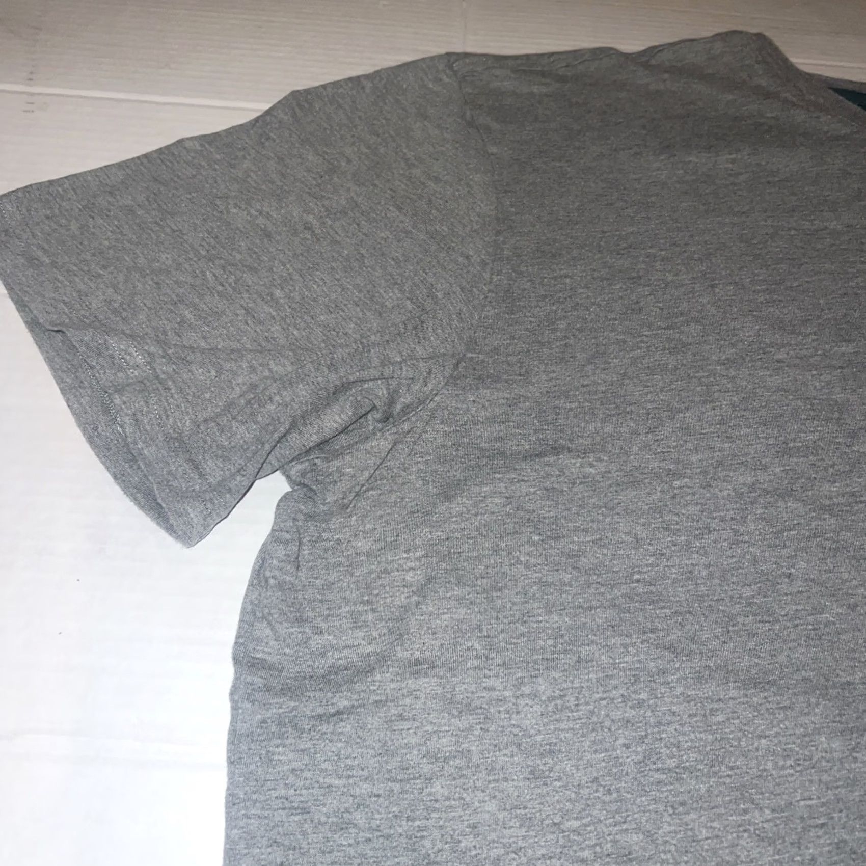 Tommy Bahama Tommy Bahama T-Shirt V-Neck Mini 2XL Gray Crew Short Sleeve Logo Old? Size US XXL / EU 58 / 5 - 2 Thumbnail