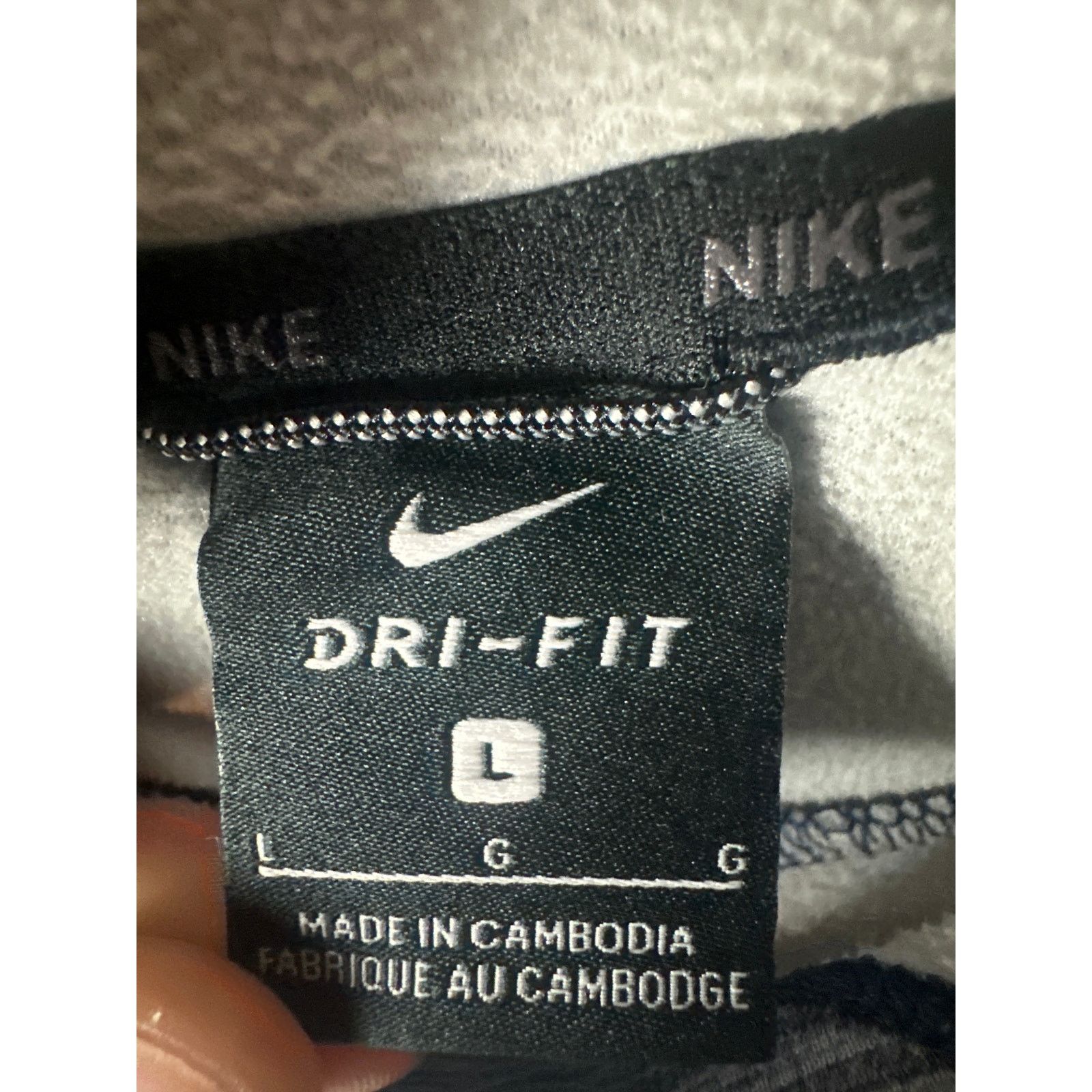 Nike Nike Sweatshirt Boys XL Gray Dri Fit Pullover Hoodie Size US 32 / EU 48 - 3 Thumbnail