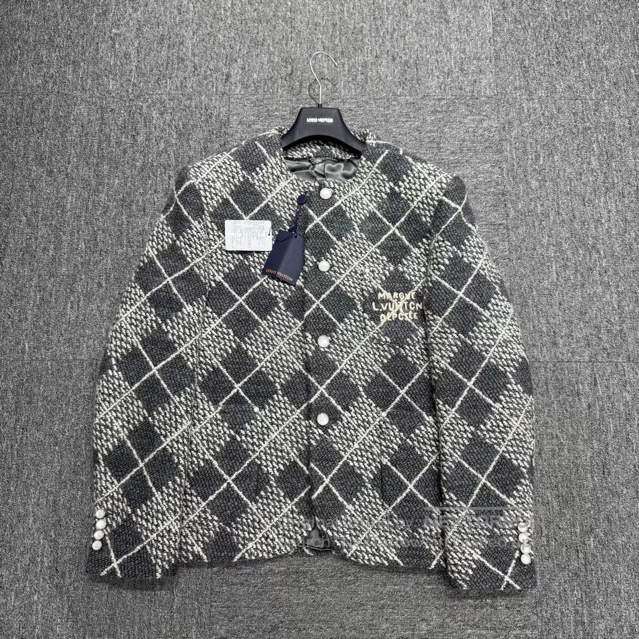 Louis Vuitton louis vuitton diamond pattern wool jacket. Size US L / EU 52-54 / 3 - 1 Thumbnail