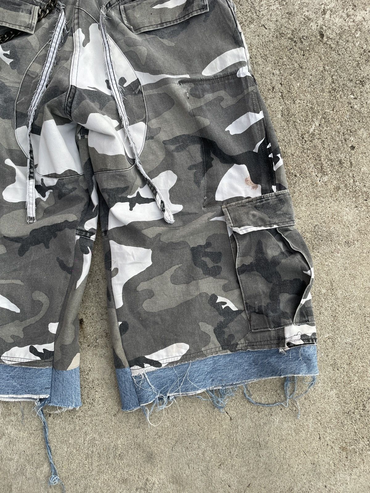 Other Reworked Snow Camo Shorts Size US 35 - 10 Thumbnail