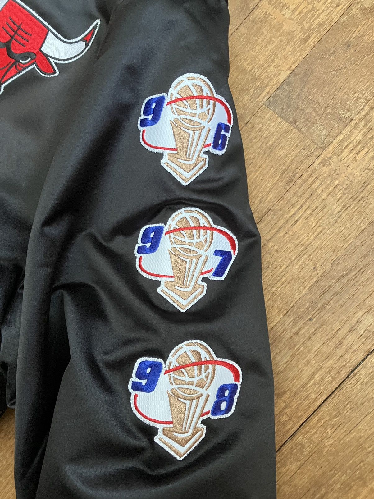 Mitchell & Ness Chicago Bulls Champ City Satin Jacket Size US XXL / EU 58 / 5 - 4 Thumbnail