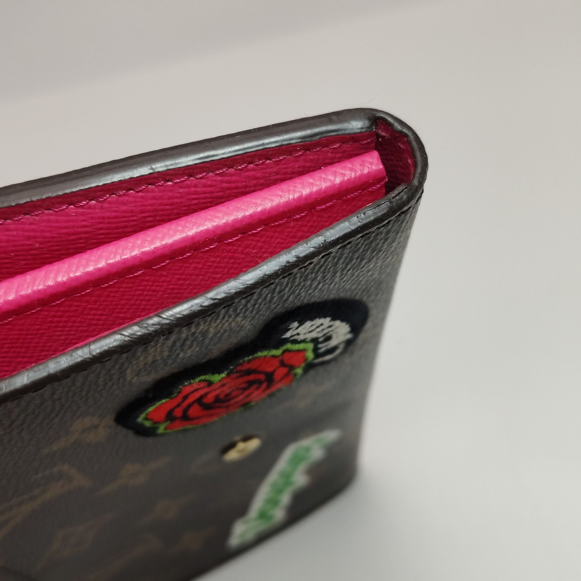 Louis Vuitton Louis Vuitton (LV) Sarah leather monogram logo snap wallet Size ONE SIZE - 8 Thumbnail