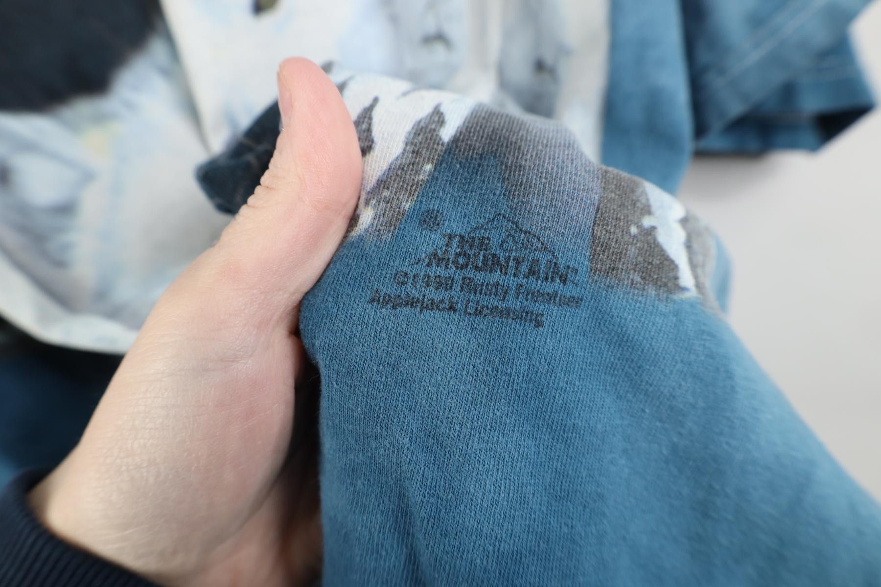 Vintage Vintage 90s Streetwear White Wolf Acid Wash T-Shirt Blue Size US XXL / EU 58 / 5 - 6 Thumbnail