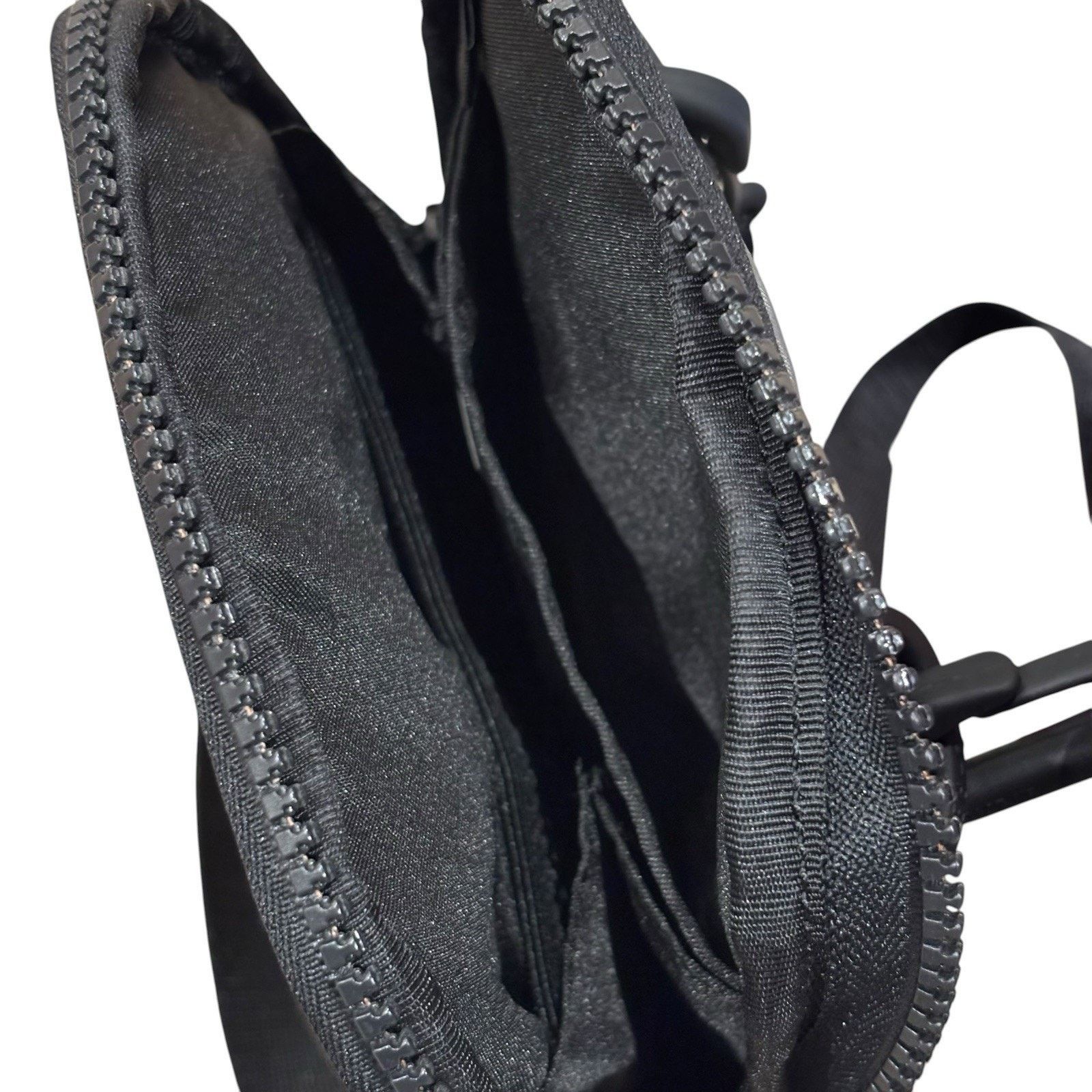 Lululemon Lululemon Easy Access Crossbody Bag 1.5L Green Camo Nylon Size ONE SIZE - 4 Thumbnail