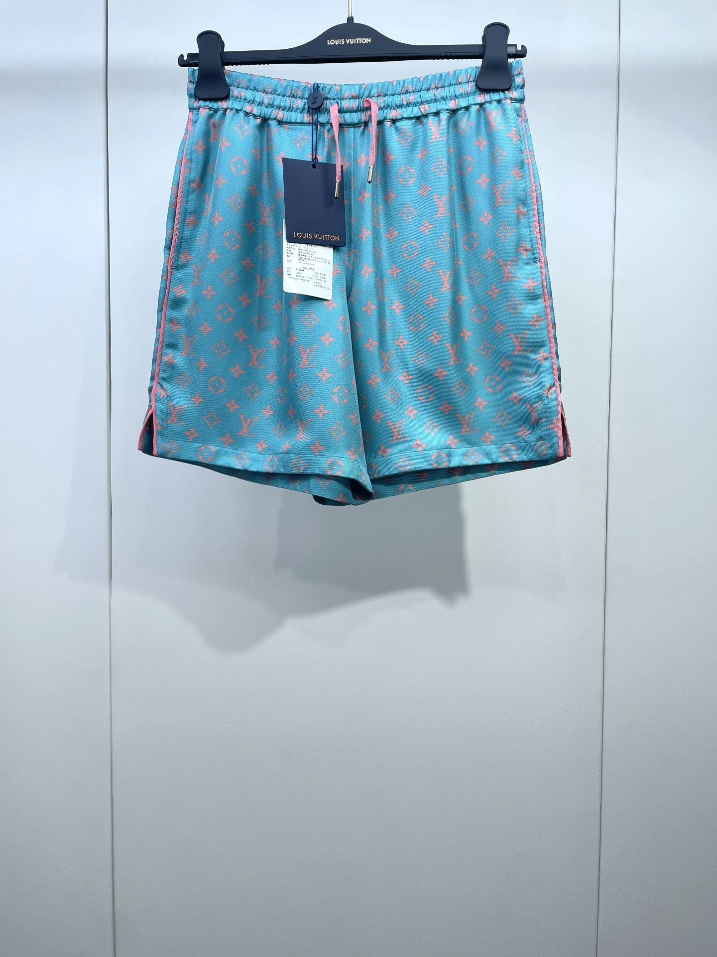 Louis Vuitton LV 2025 Monogram Print Silk Shorts Size US 28 / EU 44 - 1 Thumbnail
