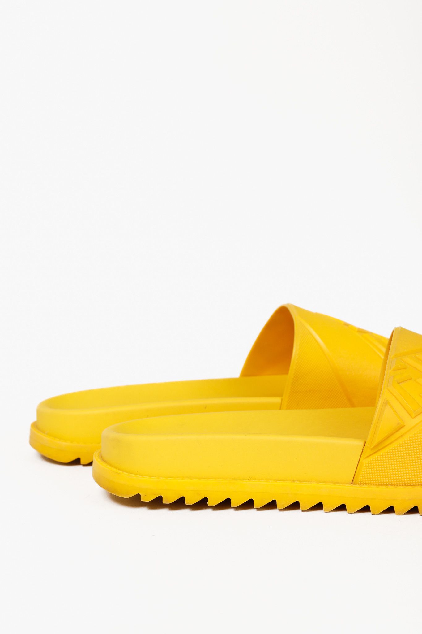 Fendi Fendi FF Logo Rubber Beach Slip-On Slides in Yellow Size US 10 / EU 43 - 9 Thumbnail