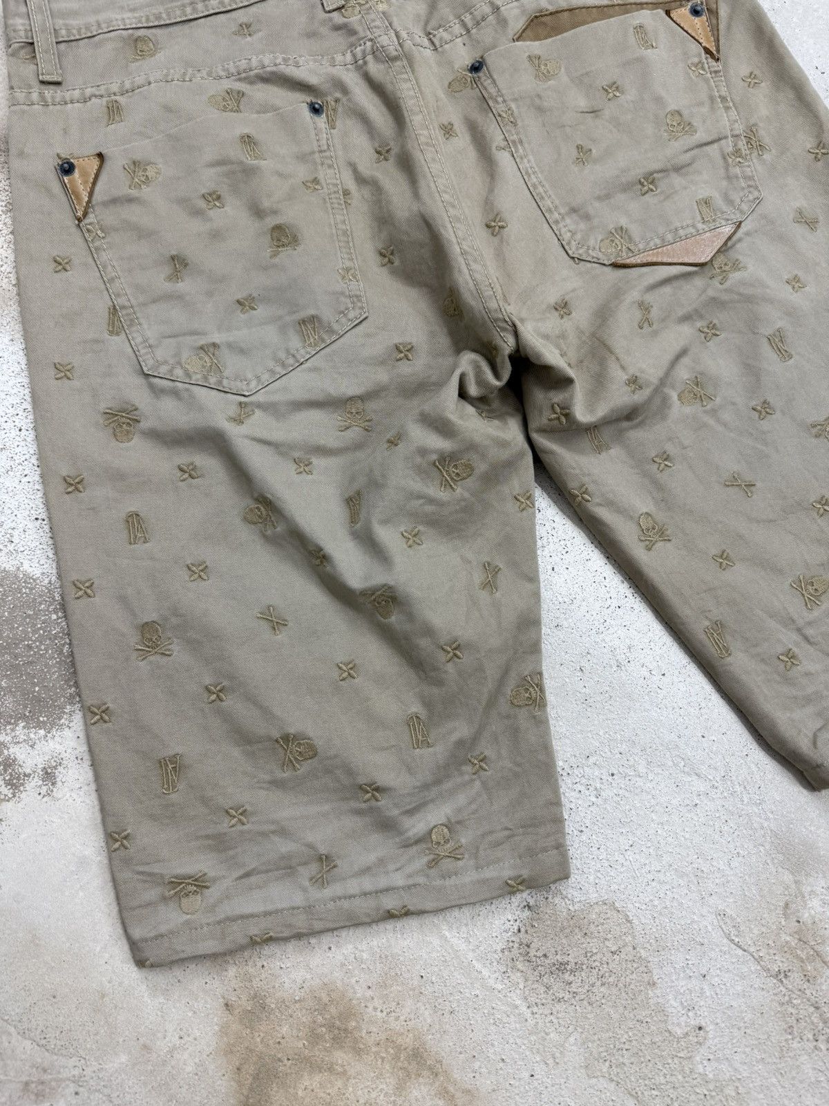 In The Attic In The Attic Embroidery Skull Design Japanese Short Pants Size US 31 - 10 Thumbnail