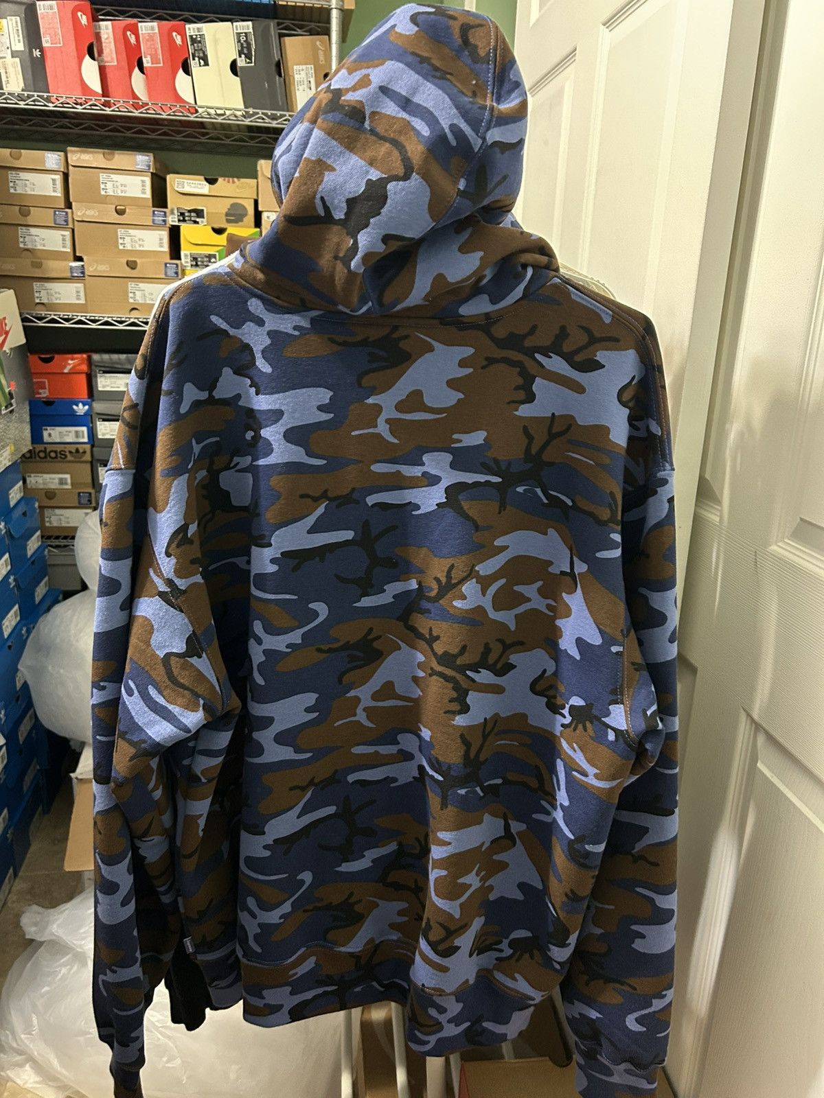Supreme Supreme small box logo Blue camo brand new!! Size Large Size US L / EU 52-54 / 3 - 5 Thumbnail