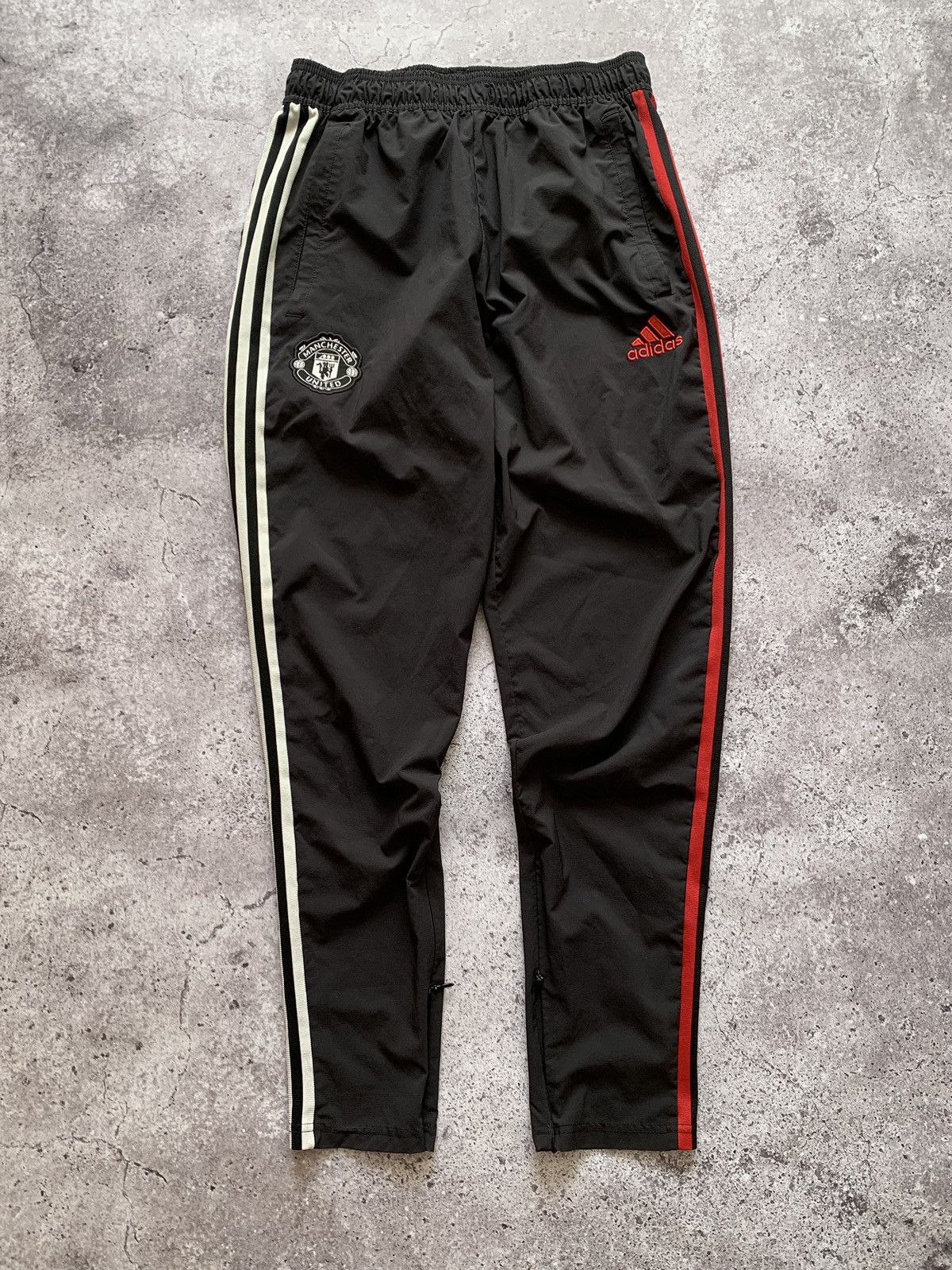 Adidas × Vintage 🔥ADIDAS MANCHESTER UNITED TRAINING SWEATPANTS TRACK PANTS Size US 32 / EU 48 - 1 Thumbnail