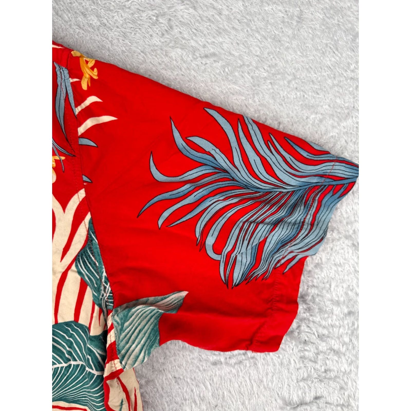 Vintage Hawaiian Shirt Men 2XL Red Blue Floral Rayon Slim Fit Button-Up Short Sleeve Casual Size US XXL / EU 58 / 5 - 2 Thumbnail