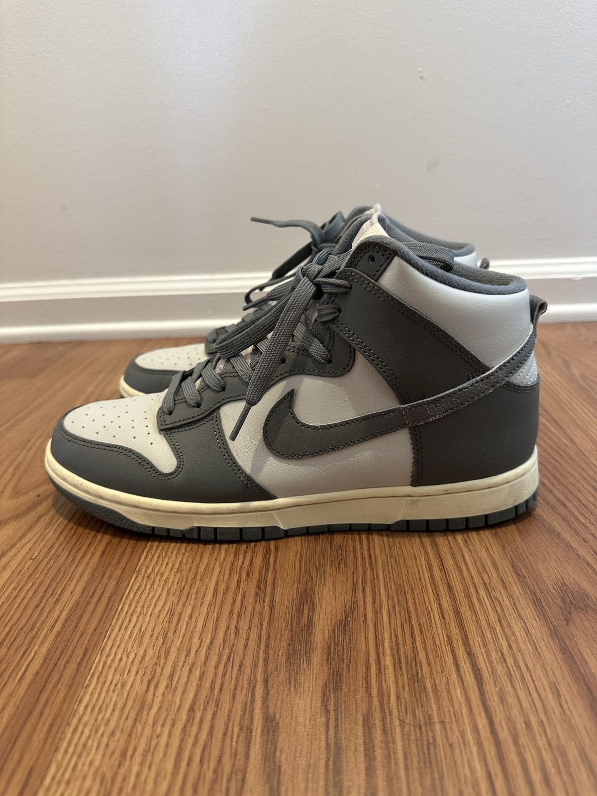 Nike Dunk High Retro SE Size US 10 / EU 43 - 3 Thumbnail