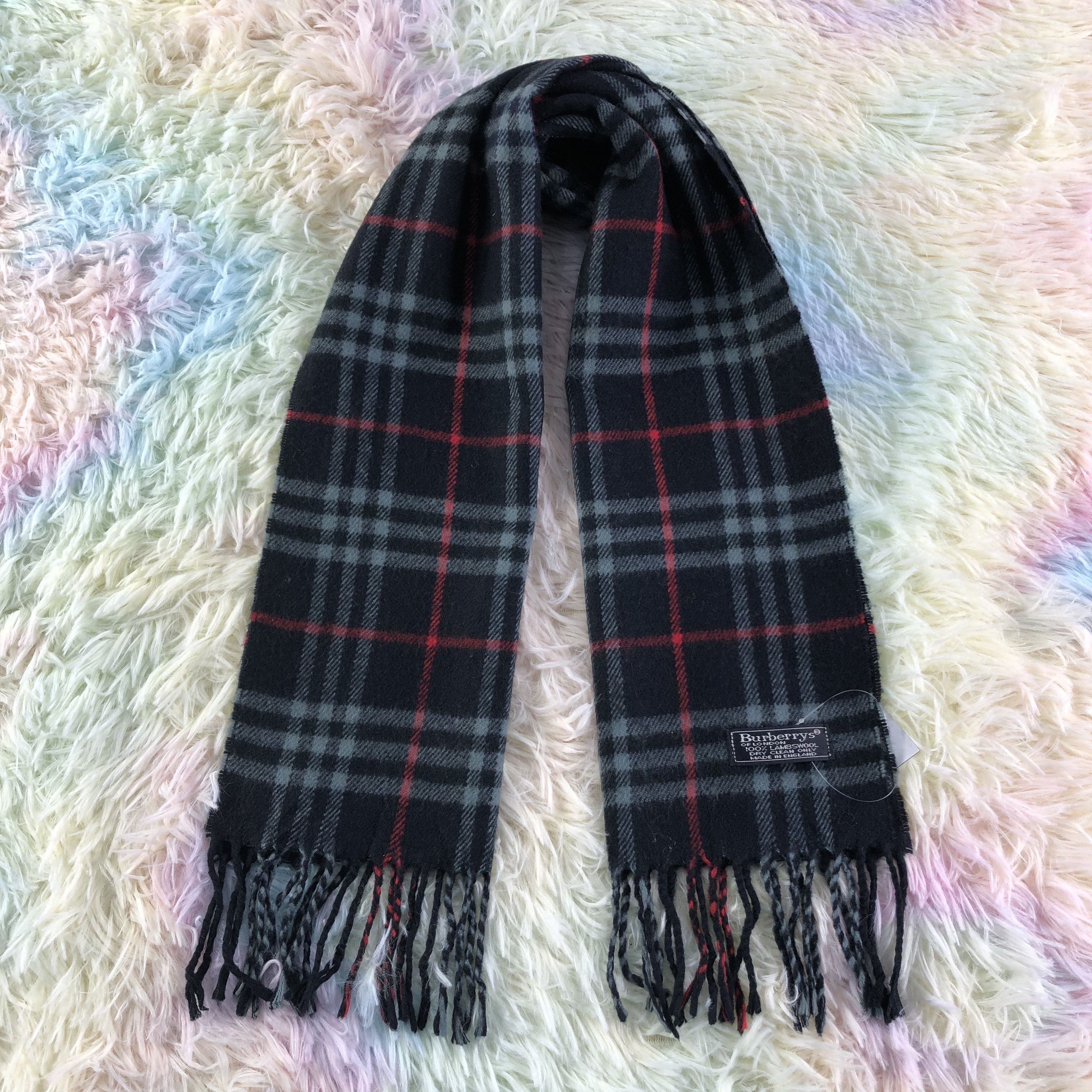 Burberry Scarf / Muffler / Neckwear - KM513