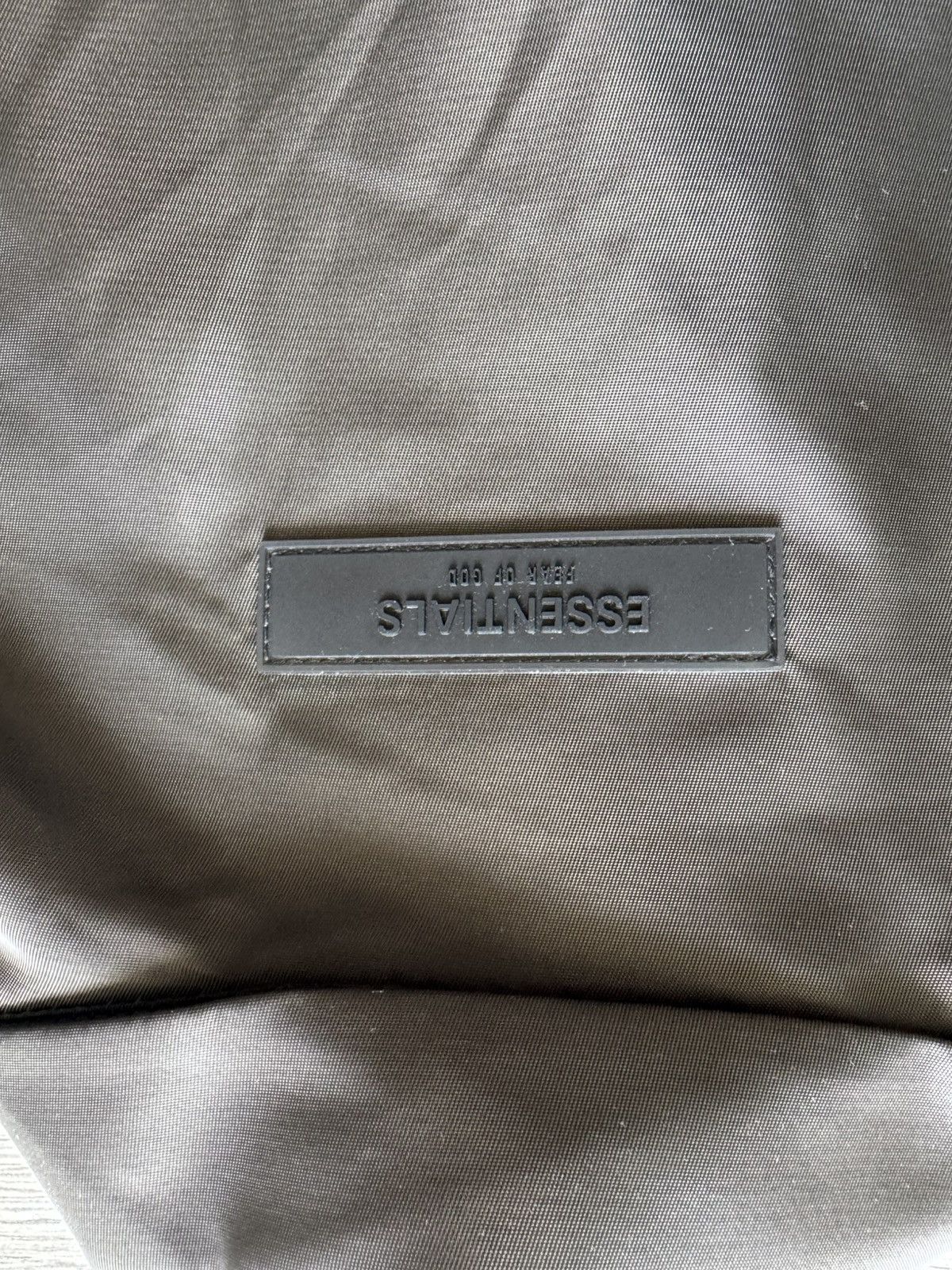 Fear of God Fear of God Essentials Short-Sleeve Nylon Shirt Size US XL / EU 56 / 4 - 4 Thumbnail