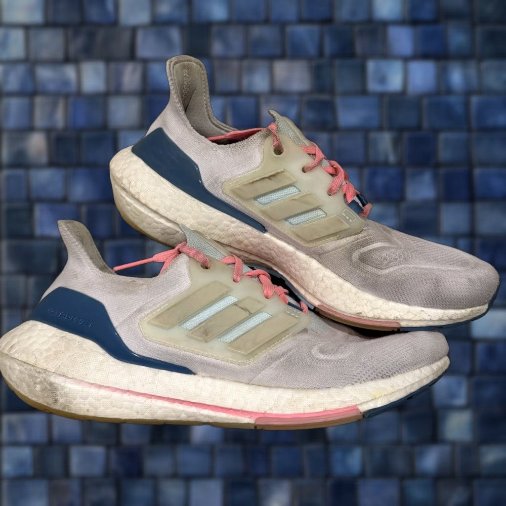 Adidas Adidas Ultraboost 22 White Almost Blue Sneaker GX5929 Womens Size 8 7.5 9 US 41 1/3 Footwear Athletic Size US 8 / IT 38 - 1 Thumbnail