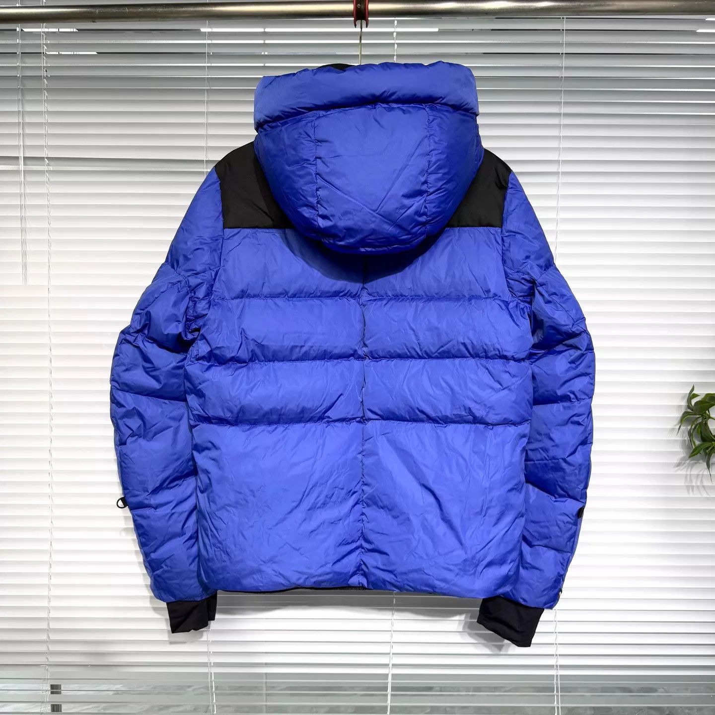 Moncler Moncler Blue Hooded Logo Patch Down Jacket 3 (98 New) Size L / US 10 / IT 46 - 2 Thumbnail