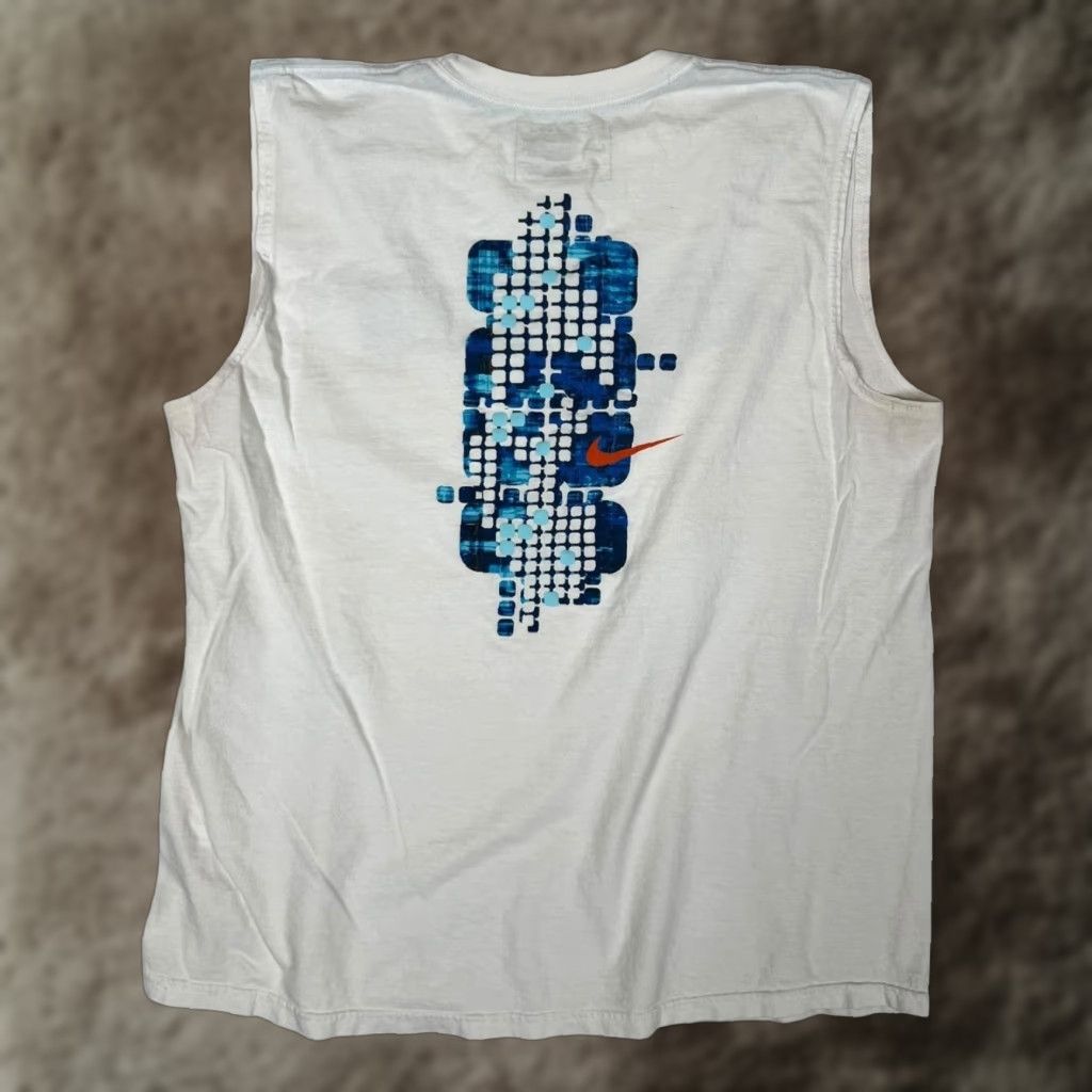 Nike VINTAGE Nike Shirt Mens XL White Sleeveless Y2K Graphic Muscle Tee Athletic Swoosh Size US XL / EU 56 / 4 - 1 Thumbnail