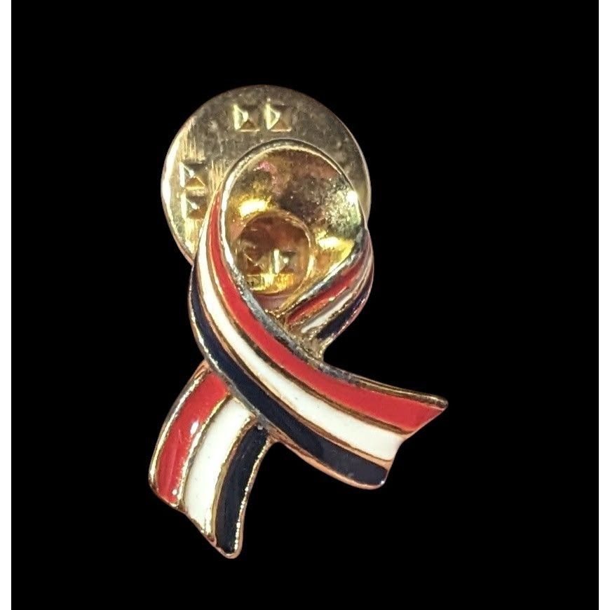 Other Vintage Patriotic USA Ribbon Right White And Blue Enamel Lap Size ONE SIZE - 1 Thumbnail