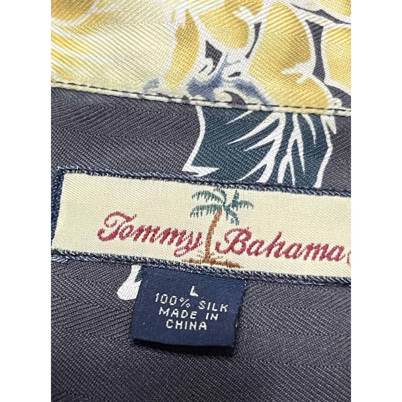 Tommy Bahama Tommy Bahama Shirt Men's Large Size L Grey Yellow Floral Button Up 100% Silk Button-Up Short Sleeve Casual Regular Mens Size US L / EU 52-54 / 3 - 5 Thumbnail