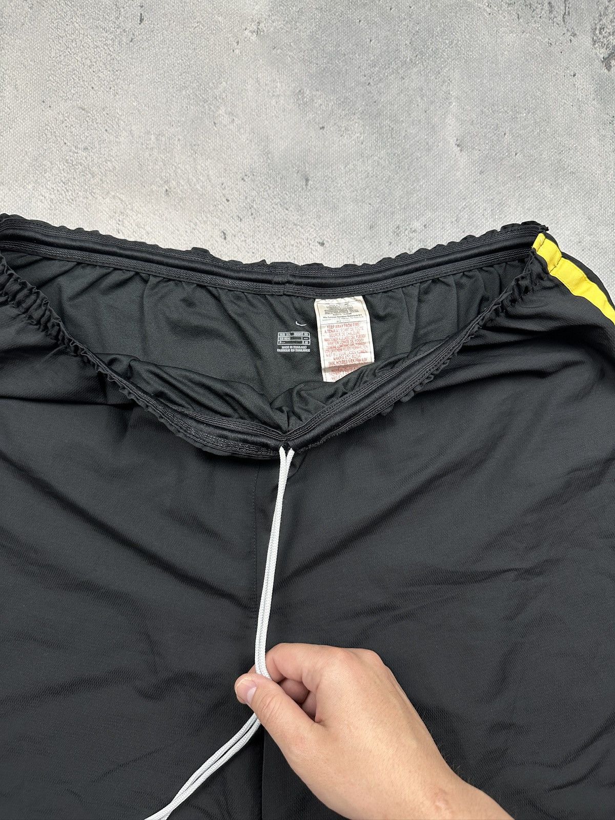 Nike Nike Borussia Dortmund BVB 09 Football Shorts Y2K Sportswear Size US 38 / EU 54 - 5 Thumbnail