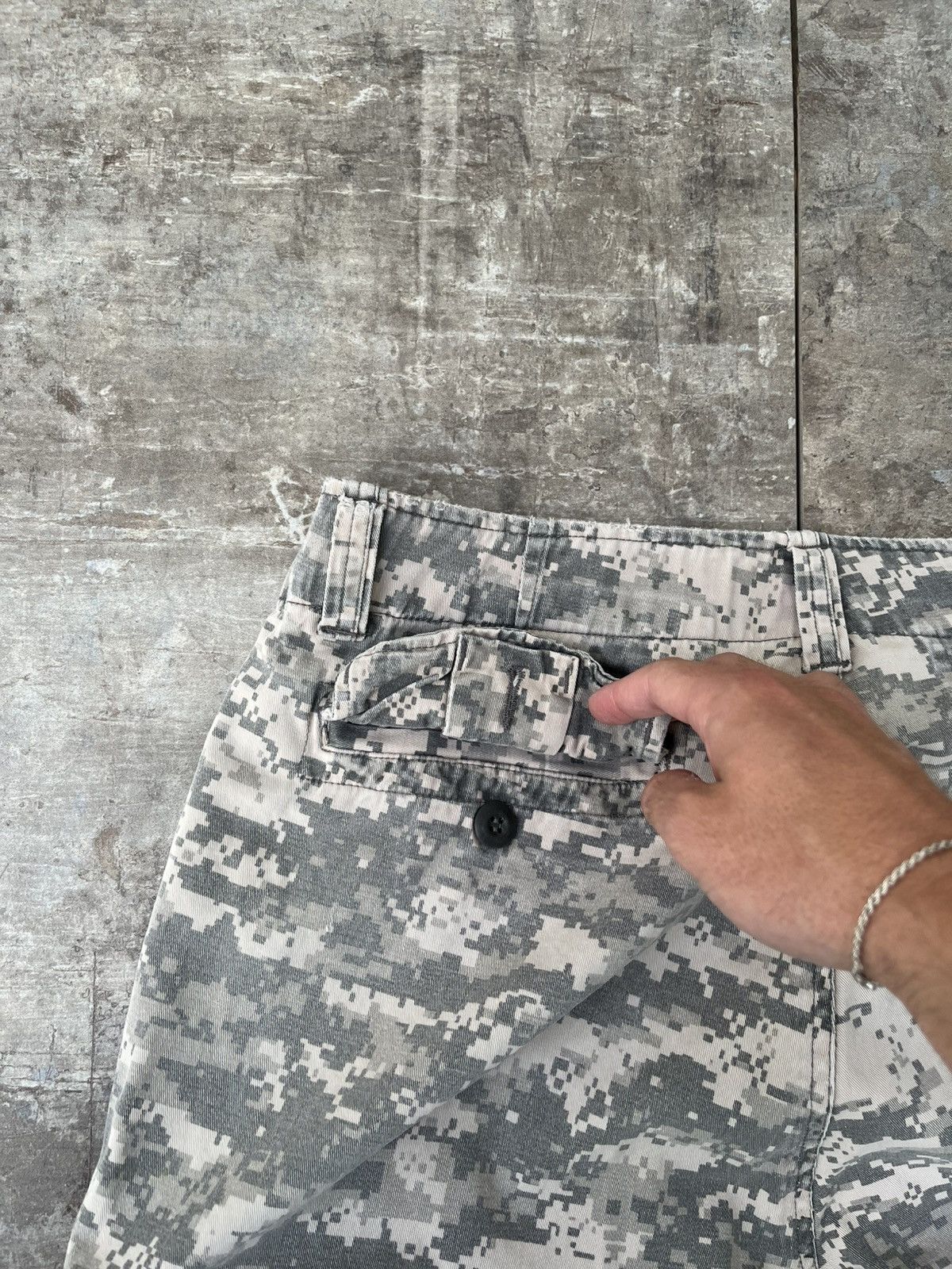 Vintage Vintage Faded Digi Camo Short Thrashed Size US 34 / EU 50 - 13 Thumbnail