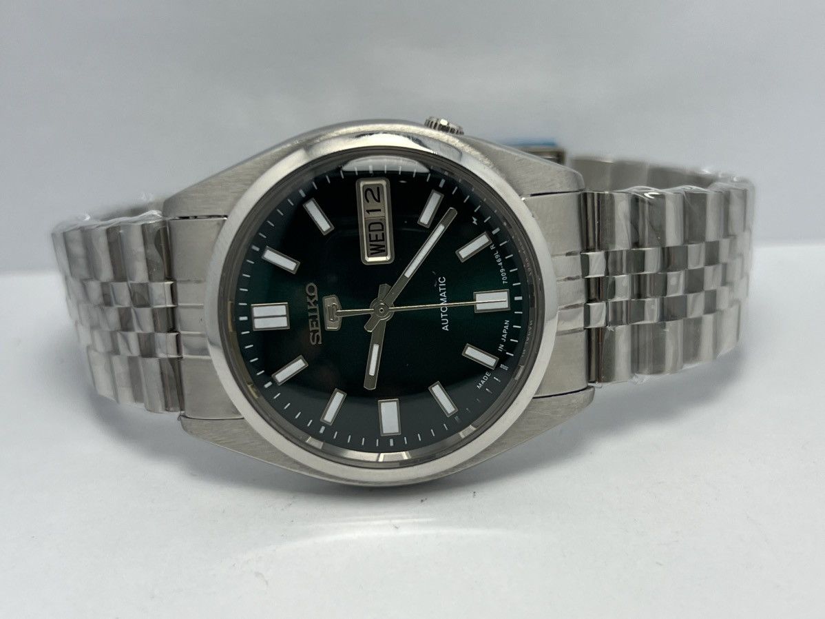 Seiko Seiko 5 Automatic Baton Dial Wrist Watch Day/Date Japan Size 36 - 8 Thumbnail