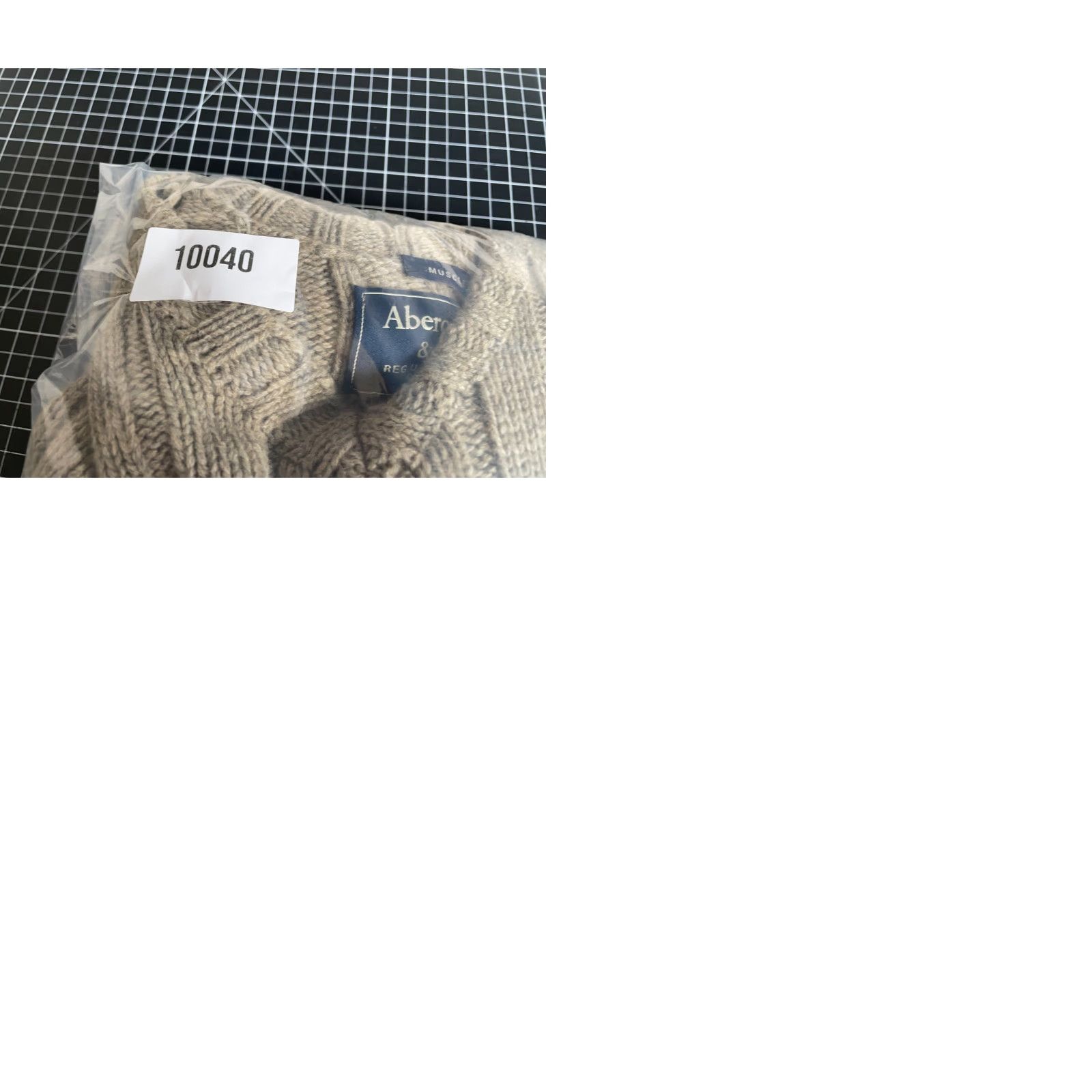 Abercrombie & Fitch Abercrombie & Fitch Lambs Wool Sweater Men's XL Beige Muscle Fit Slim V-Neck Mens Size US XL / EU 56 / 4 - 9 Thumbnail