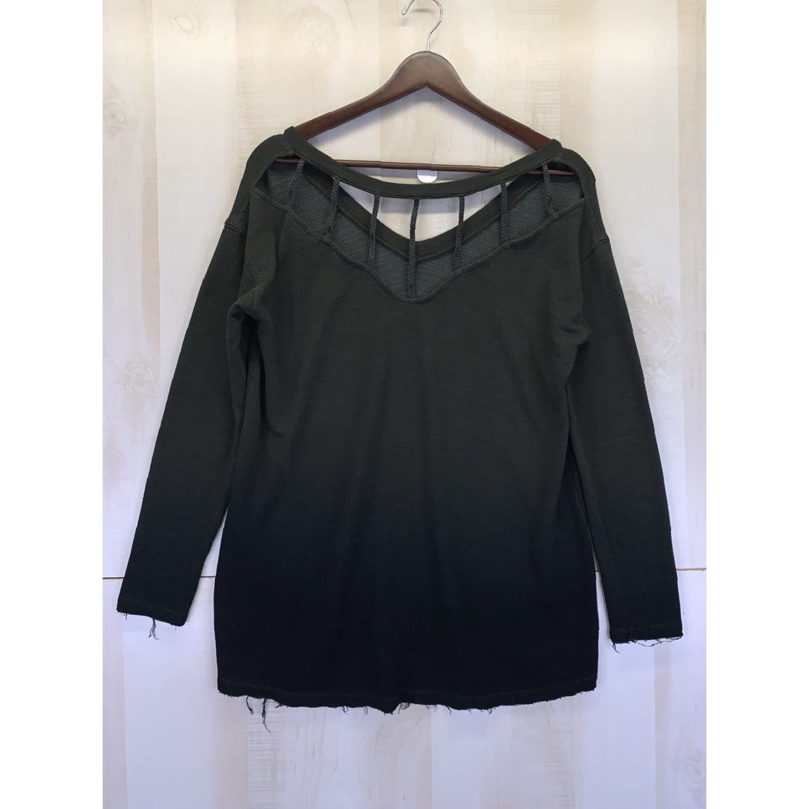 American Eagle Outfitters VINTAGE American Eagle Outfitters Green Ombre Braided Back V-Neck Knit Long Sleeve Distressed XS Shirt Womens XS Size XS / US 0-2 / IT 36-38 - 5 Thumbnail