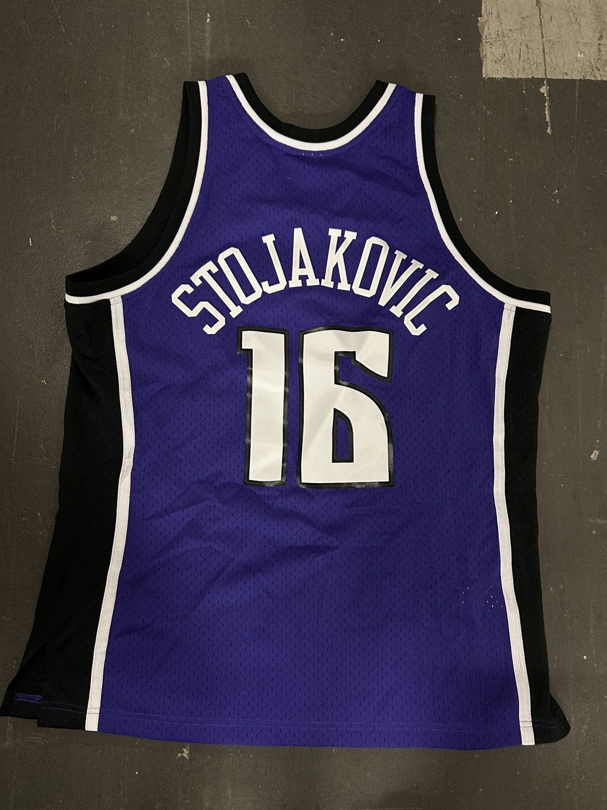 Mitchell & Ness Mitchell & Ness 02-03 Kings Peja Stojakovic Jersey Size US L / EU 52-54 / 3 - 2 Thumbnail