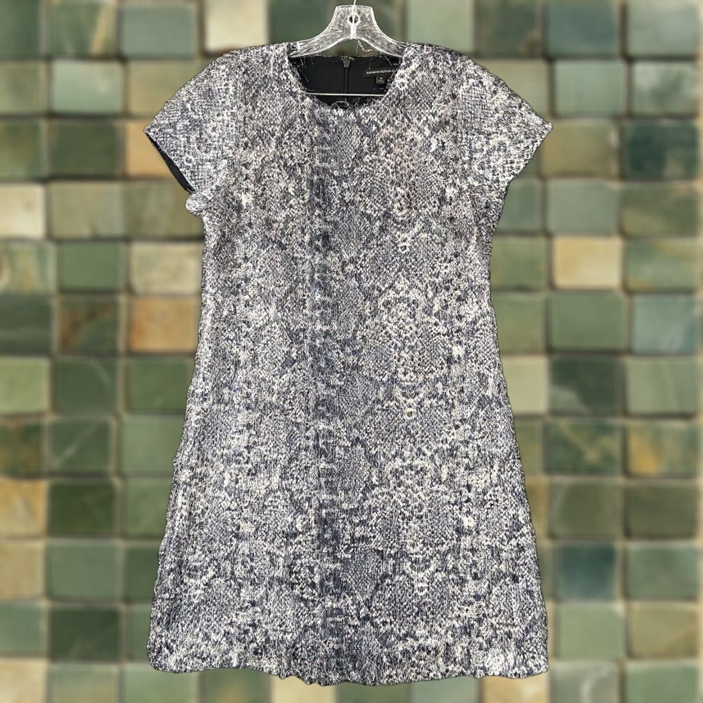 Banana Republic Banana Republic Women's Gray Animal Print Fringe Shift Dress Size 8 Size M / US 6-8 / IT 42-44 - 1 Thumbnail