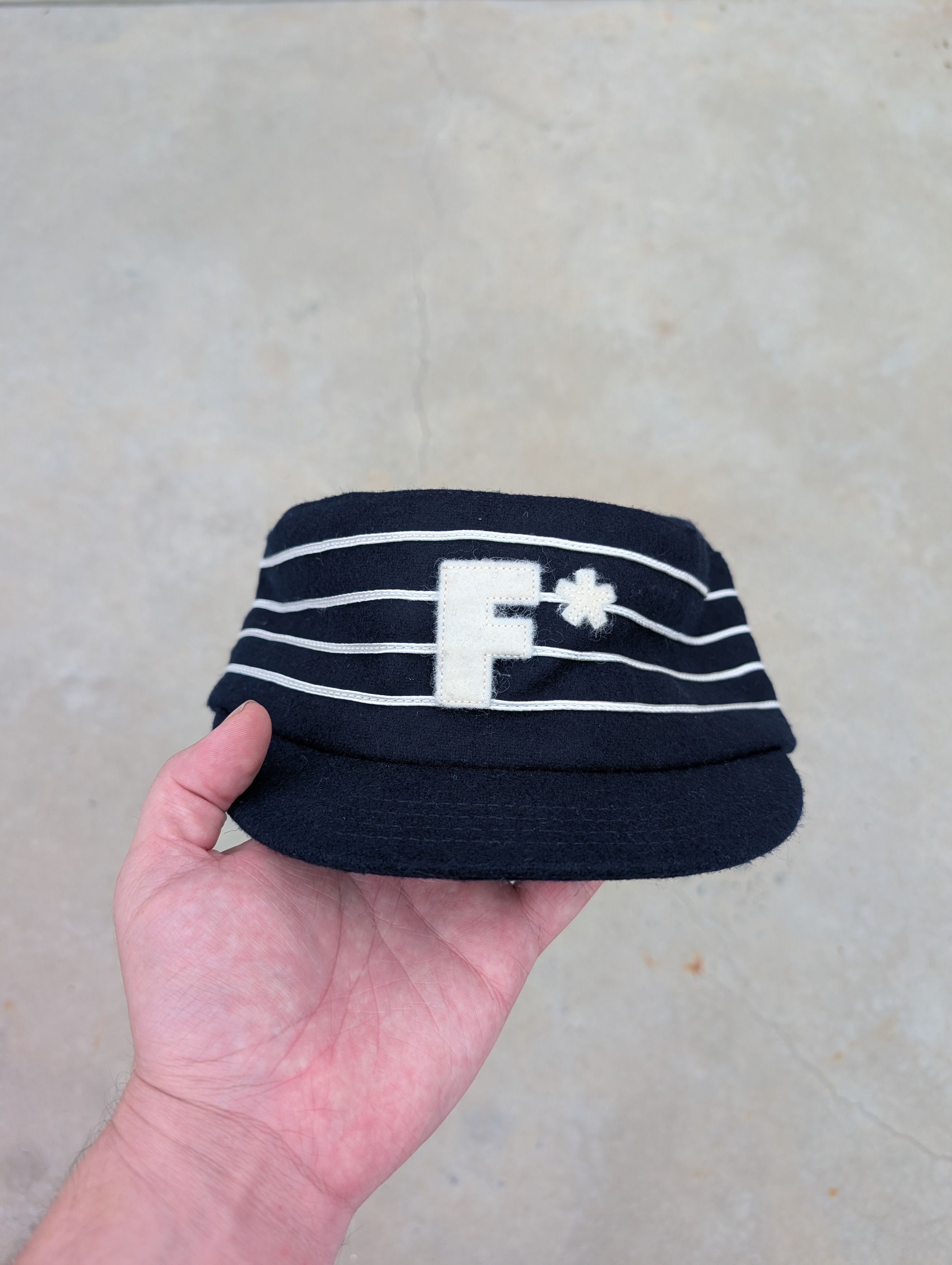 Golf le Fleur Golf Le Fleur stripped pillbox hat in navy Size ONE SIZE - 2 Thumbnail