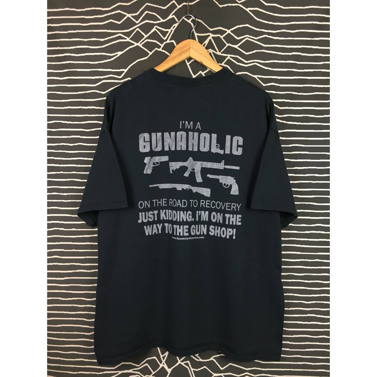 Gildan I'm A Gunaholic On The Road To Recovery SpeakUp4America Tee Size US XXL / EU 58 / 5 - 1 Thumbnail