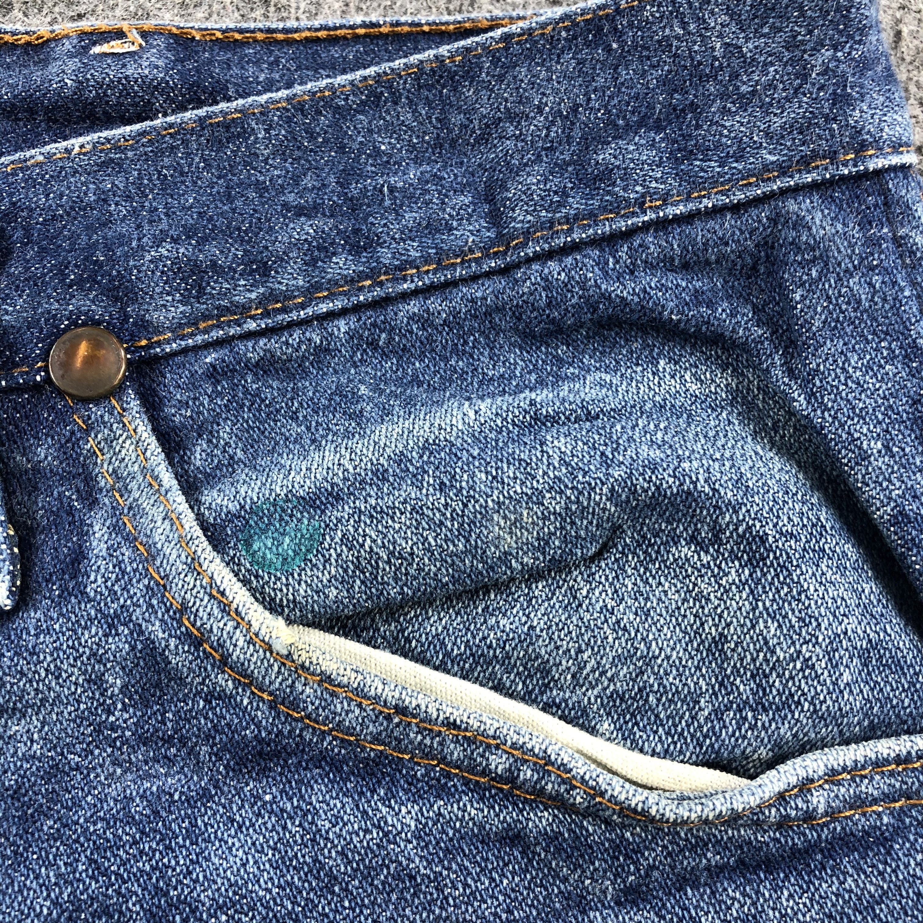 Vintage Vintage Blue Wash Wrangler Jeans-J2305 Size US 35 - 9 Thumbnail