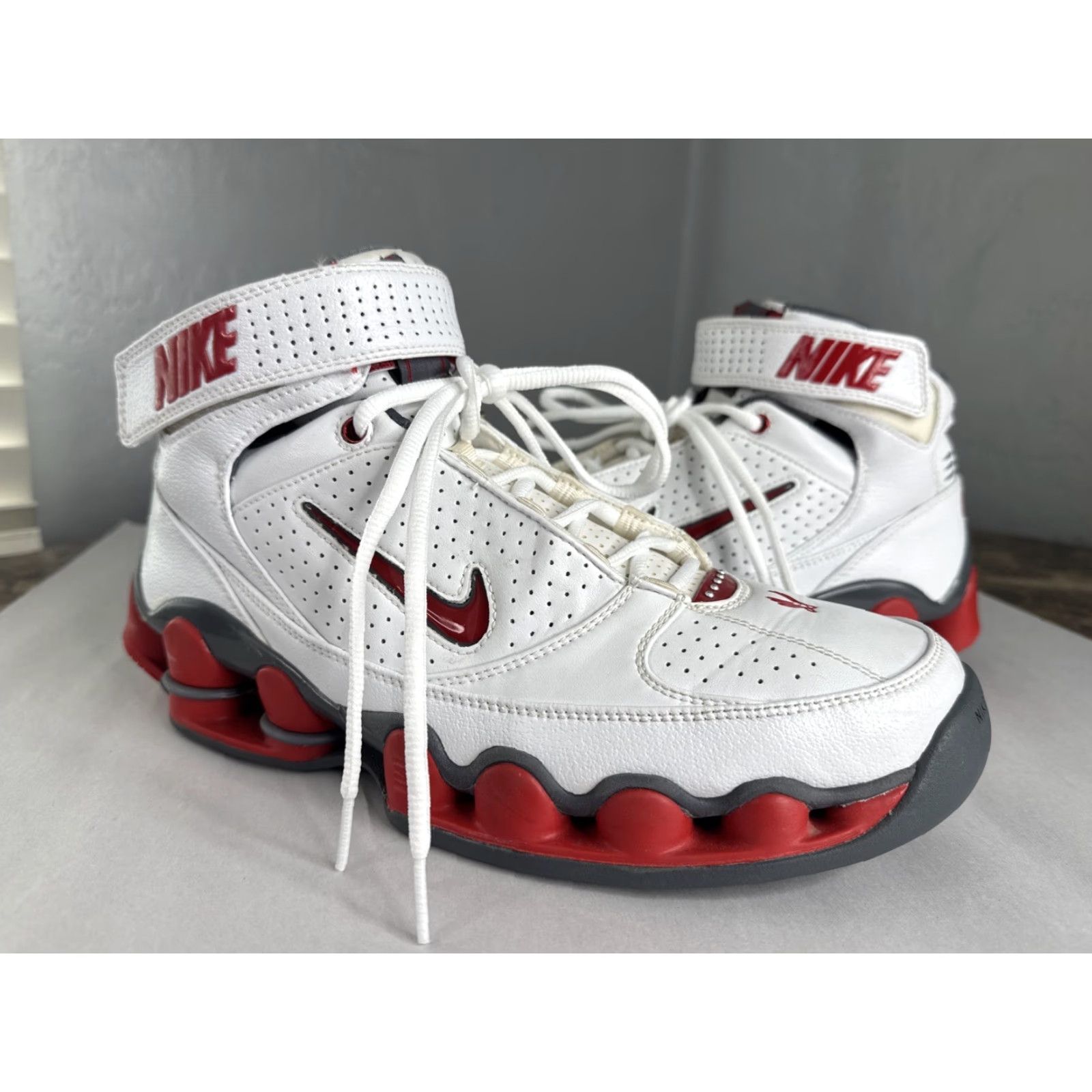 Nike Nike Shox Sneakers Men 10.5 White Red Jermaine O’Neal 2005 Shox 312047-161 171 Leather Size US 11 / EU 44 - 2 Thumbnail