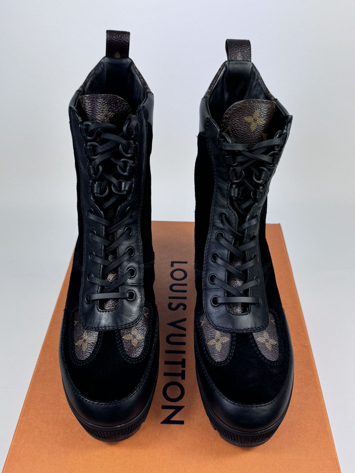 Louis Vuitton Laureate Desert Boot Size US 7 / IT 37 - 2 Thumbnail