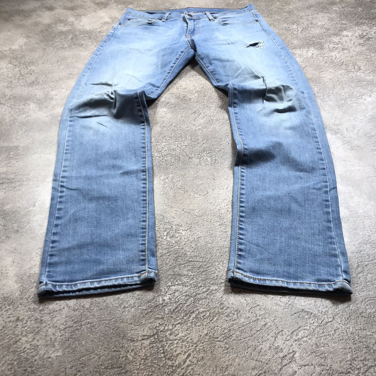 Vintage Vintage 90s Levis Distressed Baggy Jeans Grunge Thrashed 34 Size US 34 / EU 50 - 1 Thumbnail