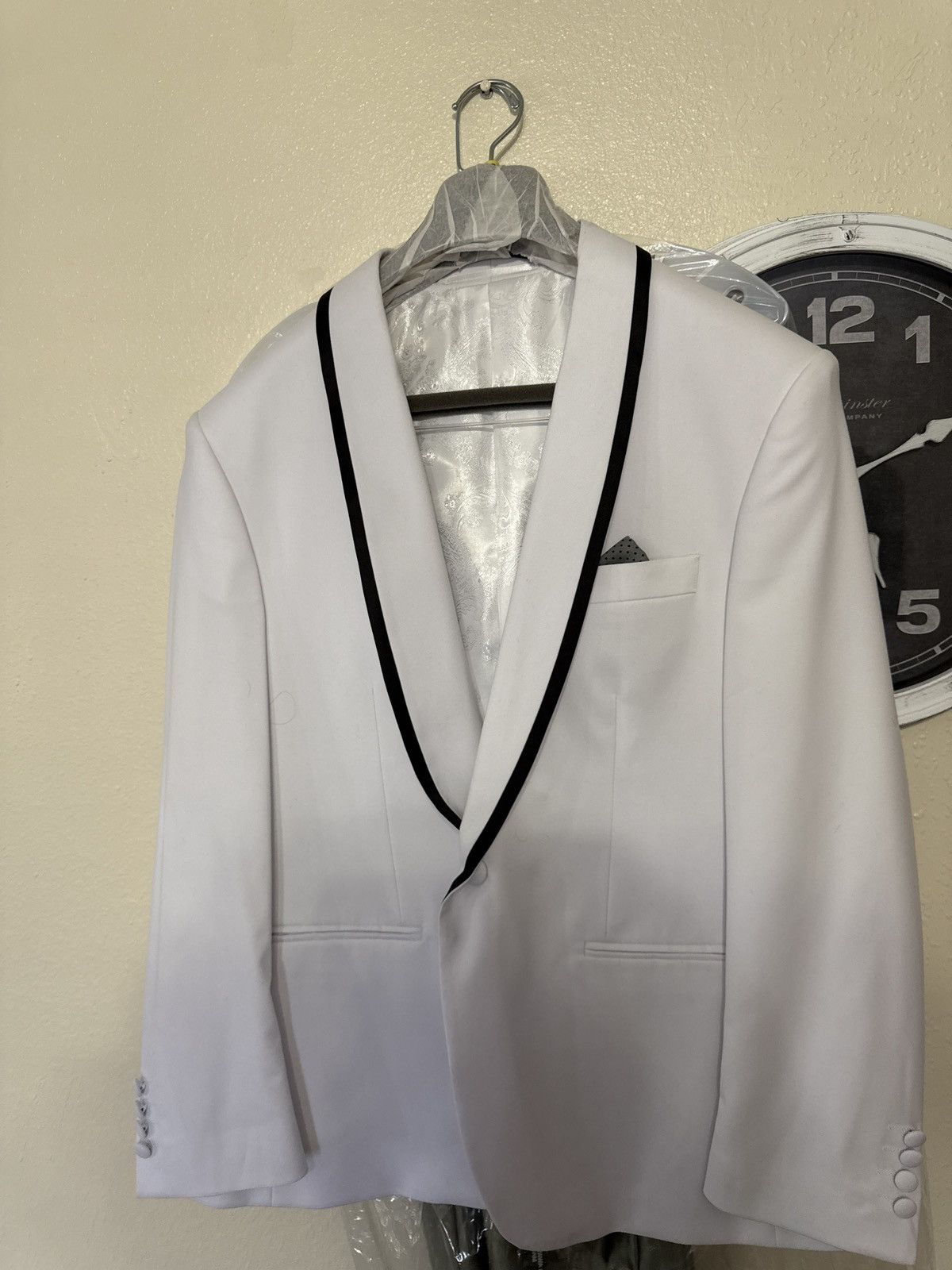 Other Classic White Tuxedo with Black Trim Size US M / EU 48-50 / 2 - 1 Preview