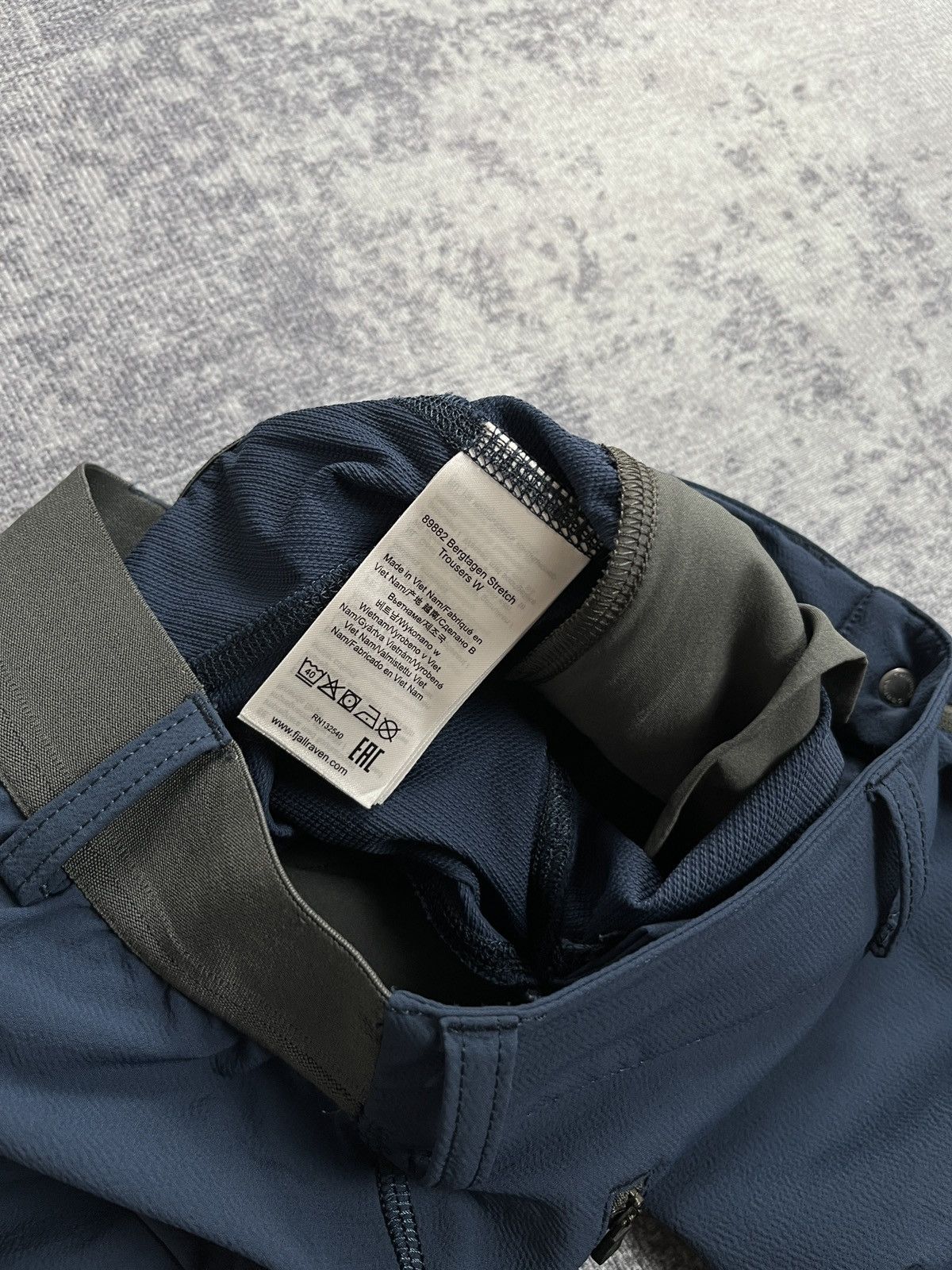 Fjallraven FJALLRAVEN BERGTAGEN TROUSER PANTS Size US 27 - 8 Thumbnail