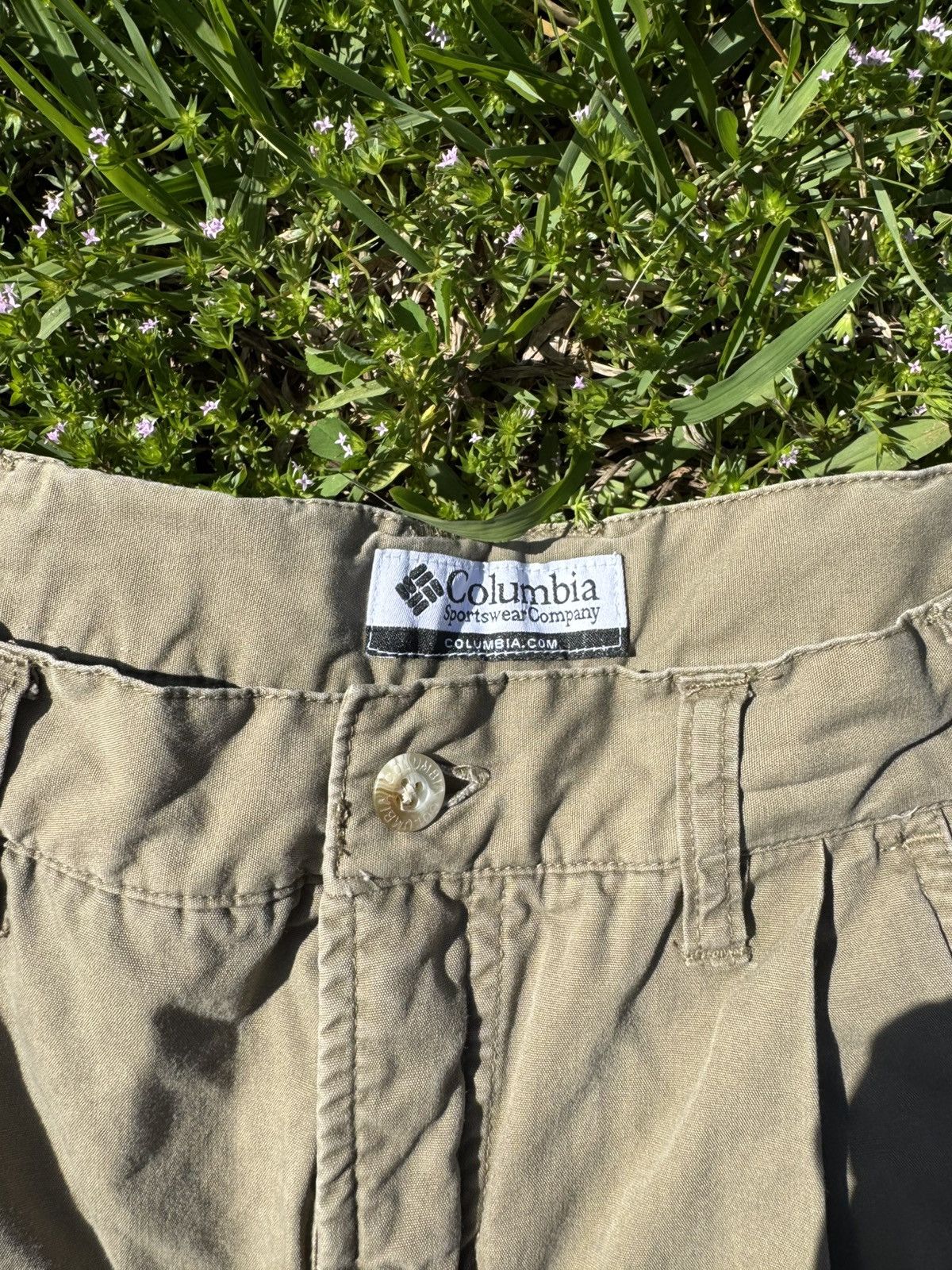 Columbia × Vintage Tan Columbia cargo shorts☀️ Size US 36 / EU 52 - 2 Thumbnail