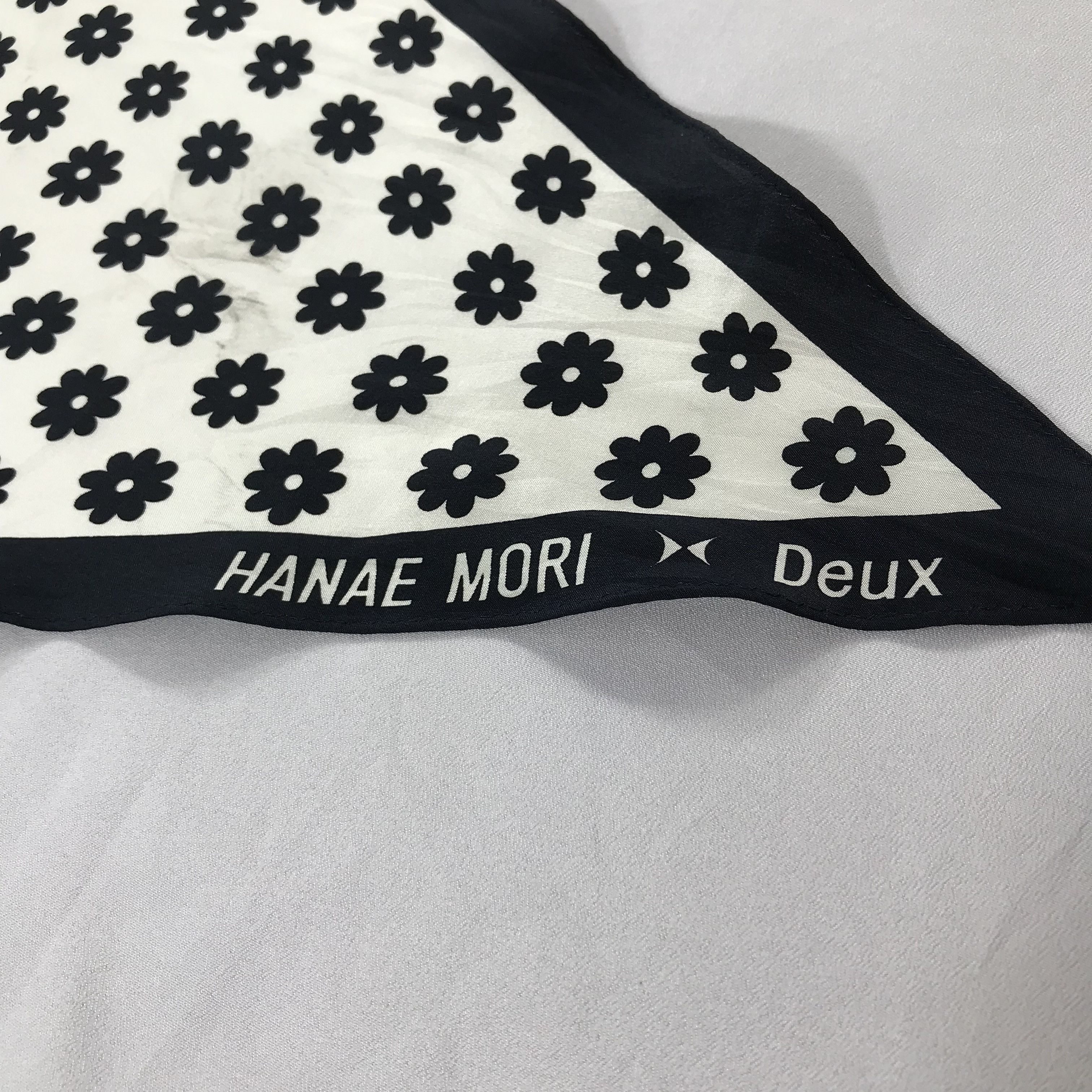 Hanae Mori Hanae Mori Floral Silk Scarf M179 Size ONE SIZE - 3 Thumbnail
