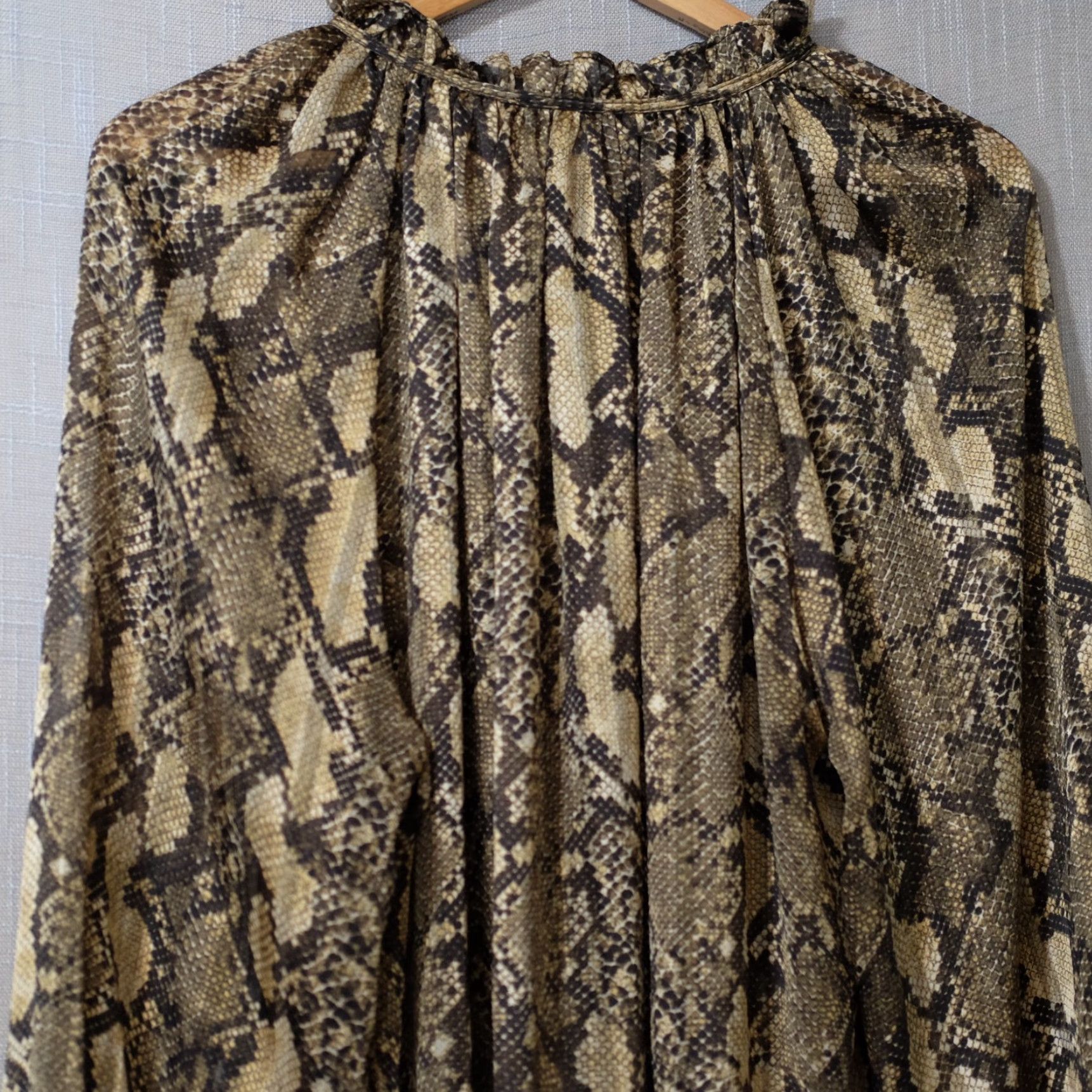 H&M VINTAGE Nwot! H&M Sheer Shirt Snake Print Long Sleeve Green Women's 12 #H52-10 Size XL / US 12-14 / IT 48-50 - 6 Thumbnail