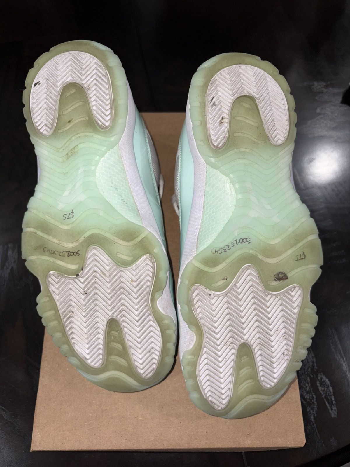 Jordan Brand Air Jordan 11 Igloo (Women’s 10.5/Men’s 9) Size US 10.5 / IT 40.5 - 5 Thumbnail