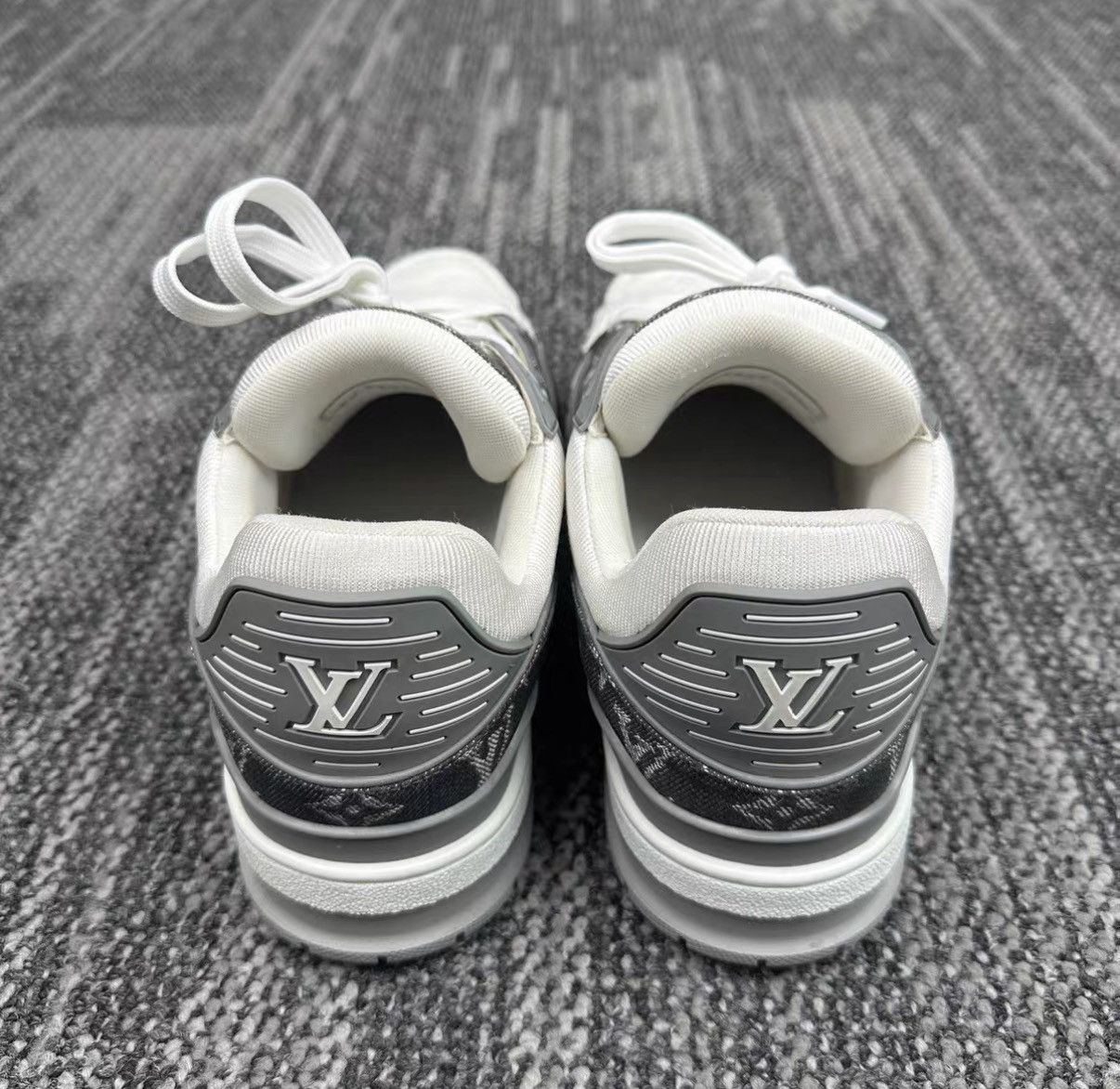 Louis Vuitton Louis Vuitton Trainer Monogram Grey White Denim Sneakers J42 Size US 9.5 / EU 42-43 - 3 Thumbnail